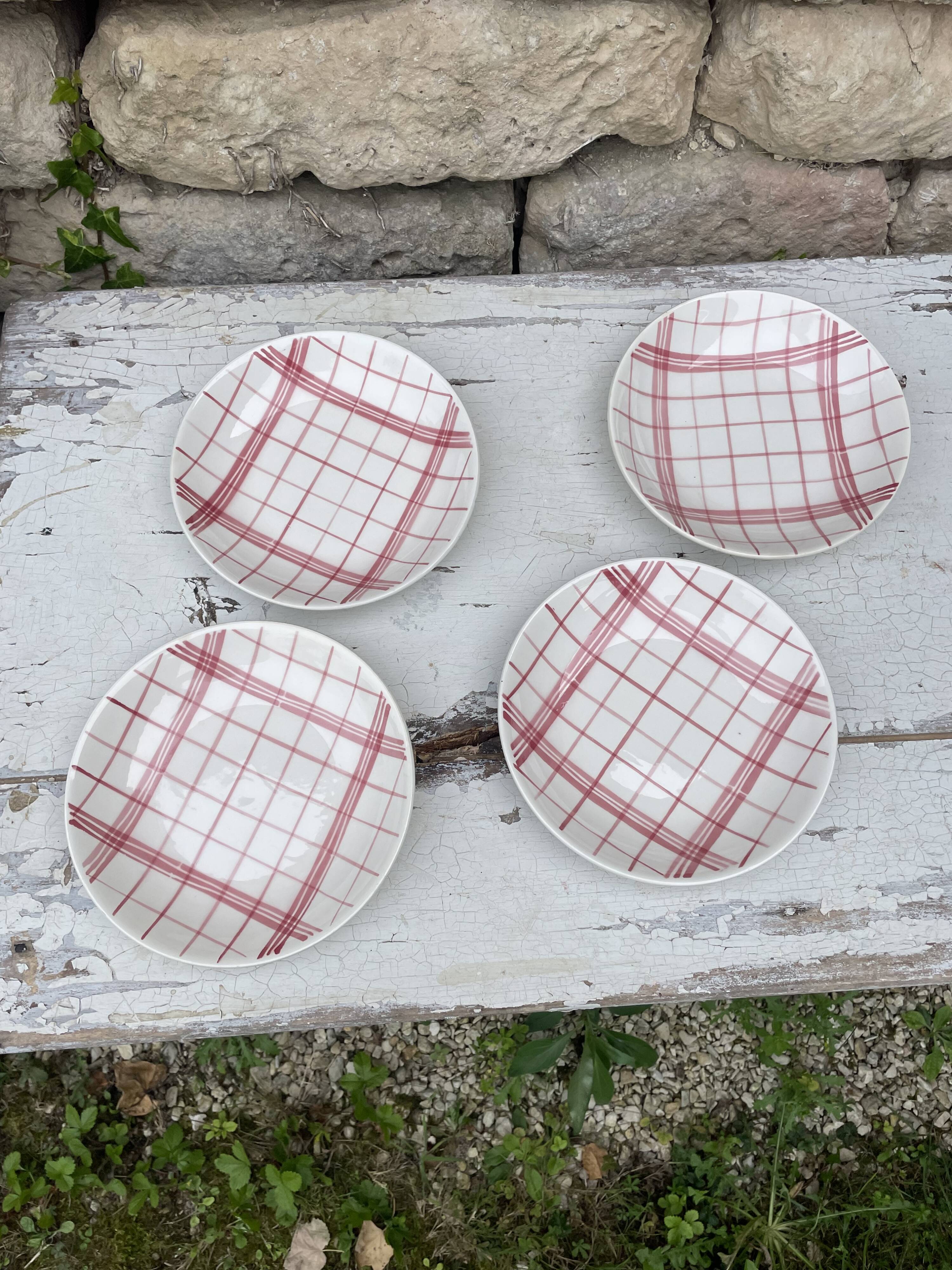 Pink vichy tile plates