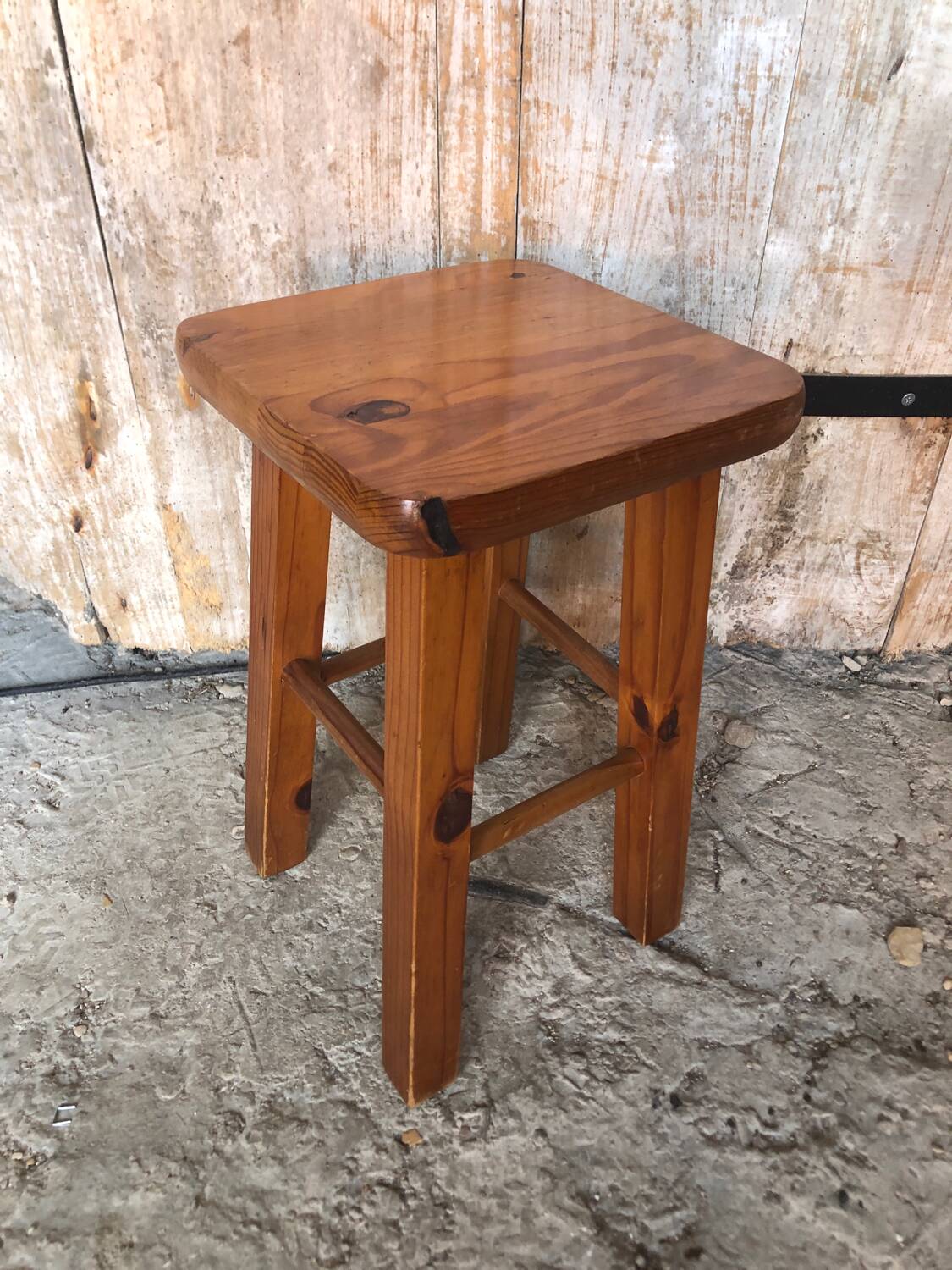 Ancien tabouret bois clair vintage