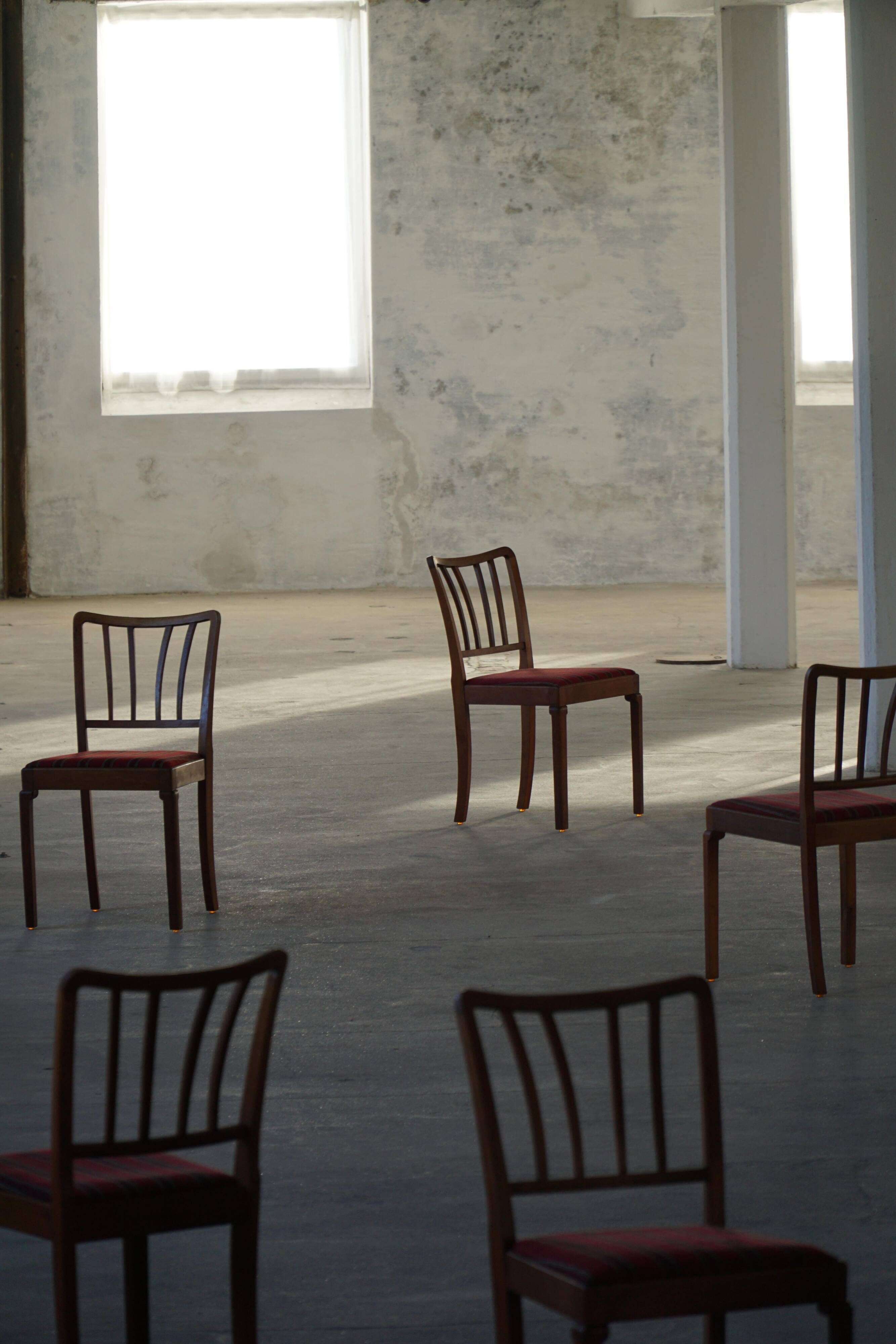 Set of 6 modern classic Danish dining chairs, oak with upholstered seats, 1950s.