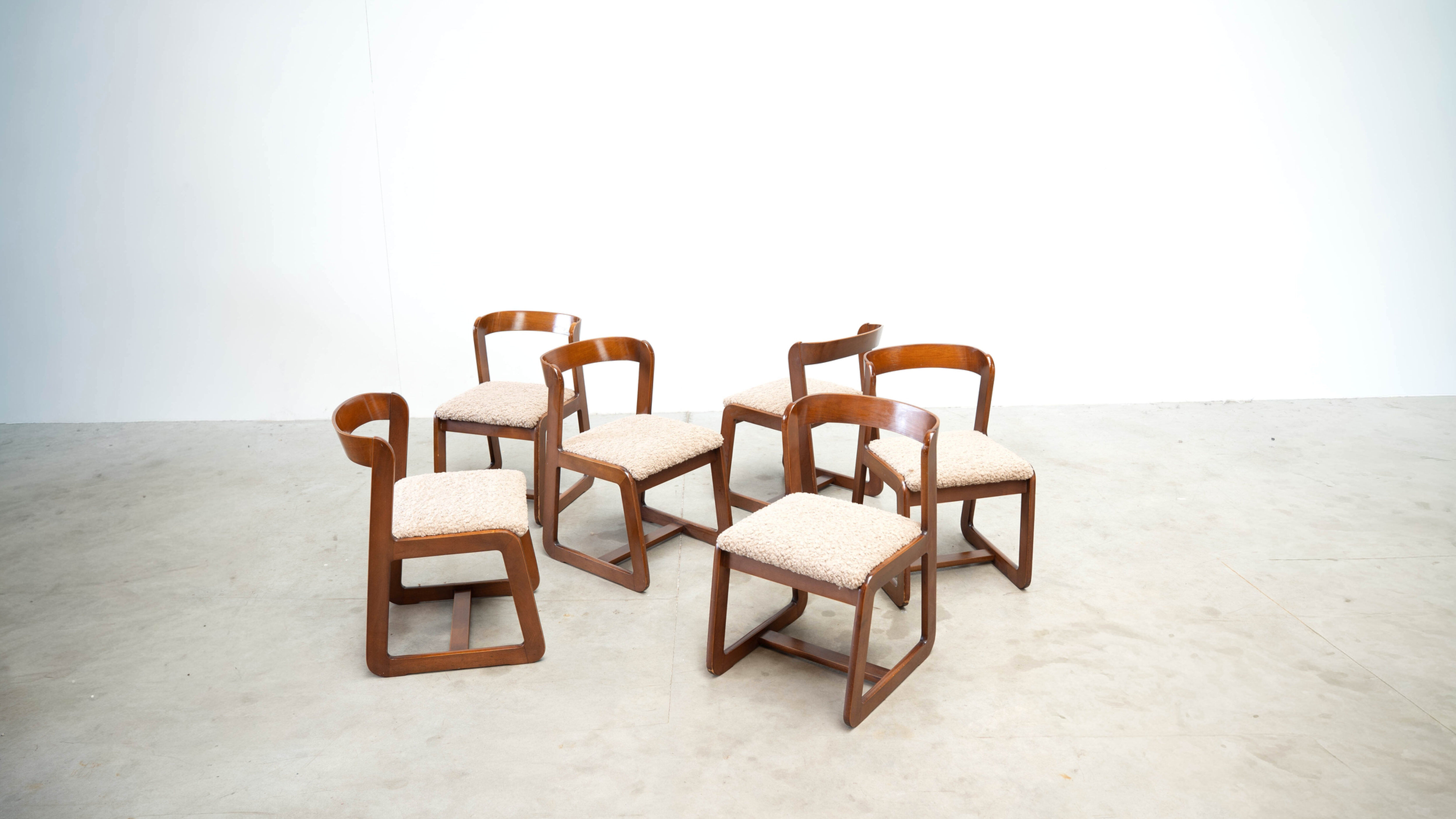 Ensemble de six chaises de salle à manger italiennes