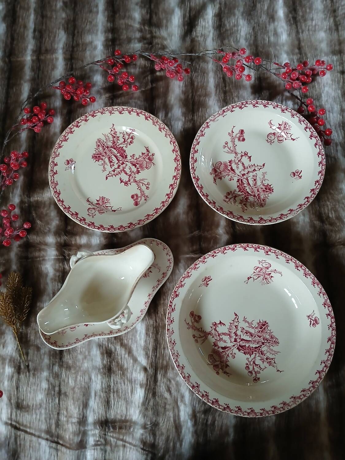 Plats + saucière en Terre de fer Gien