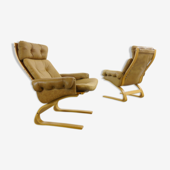 Pair scandinavian Kengu armchairs by Solheim for Rykken