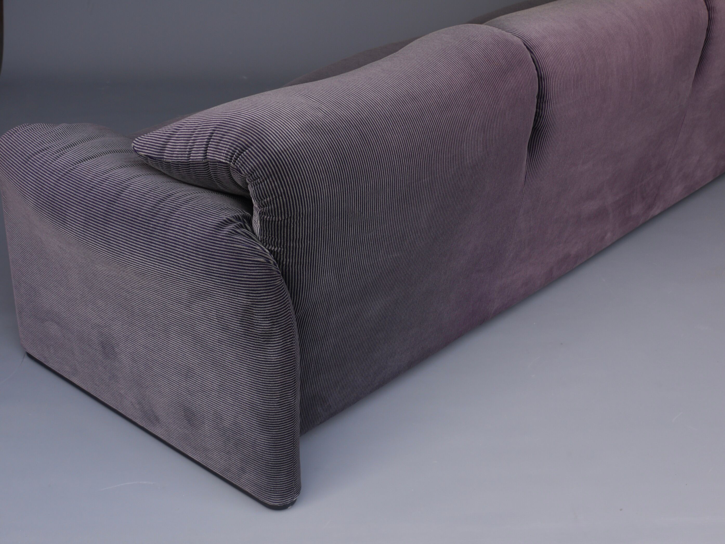 3-seater model Maralunga sofa by Vico Magistretti, Cassina