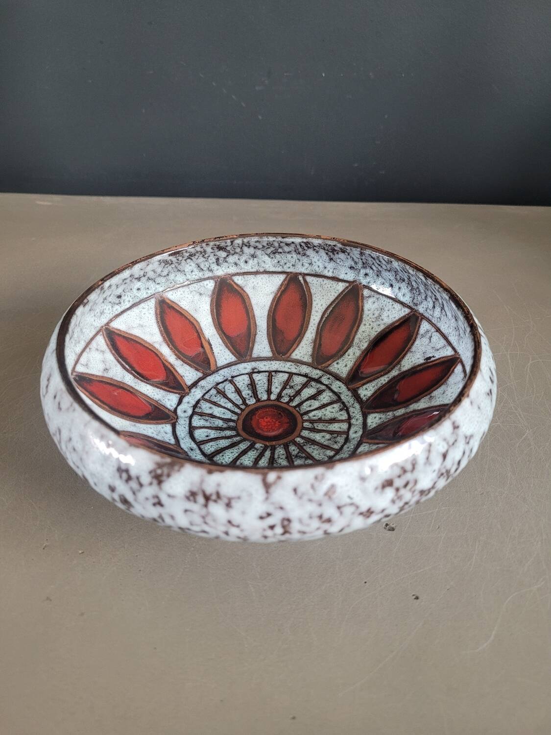 Glazed ceramic bowl signed Hôpital Cantonal Genève 1969