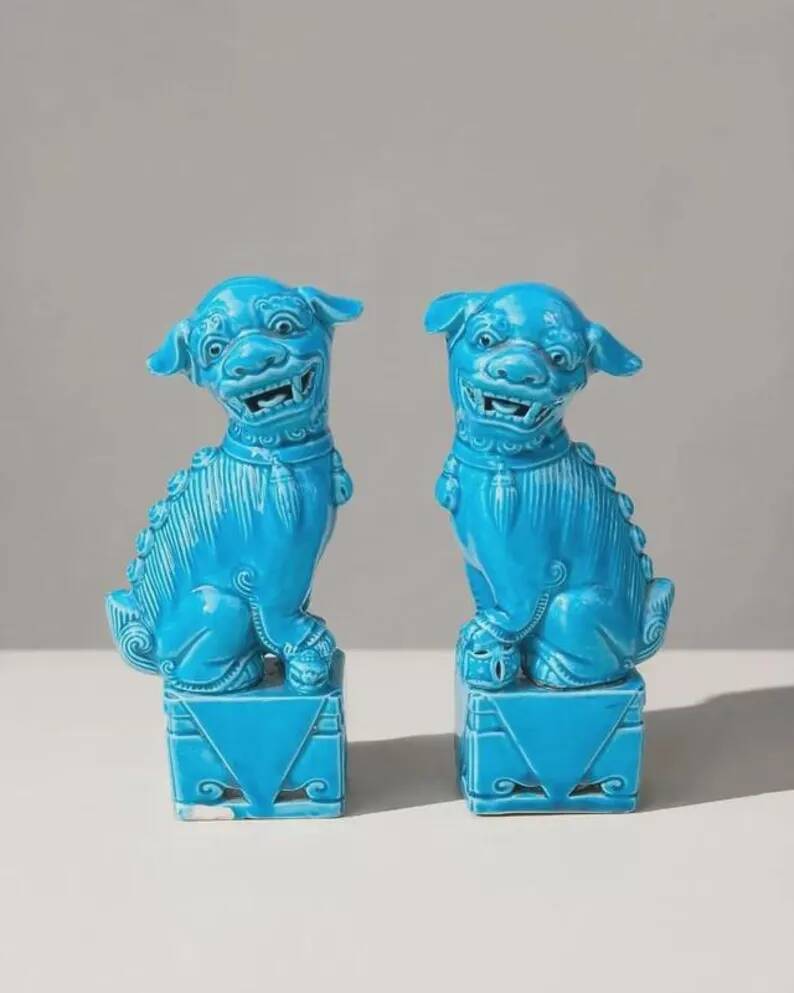 Pair of blue Fô dogs - glazed ceramic - Chinese blue - Mid 20th century