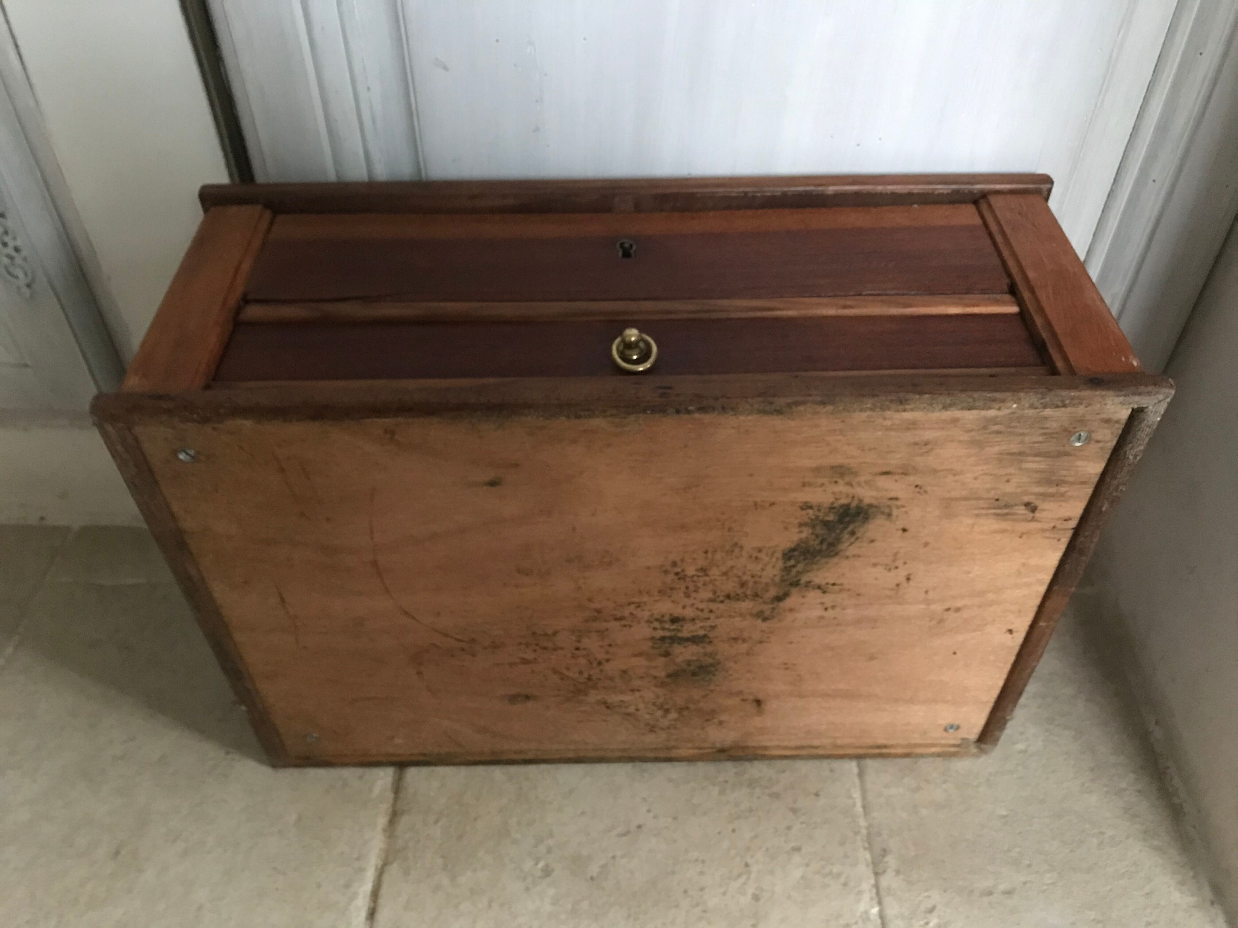 Wooden drawer chest