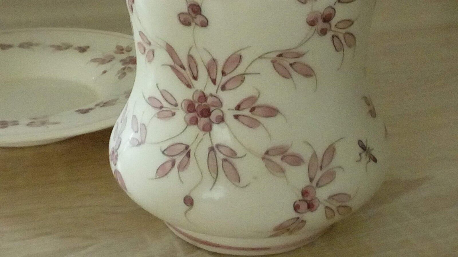 Service de nuit en faience de moustier carafe verre decor aux oiseaux