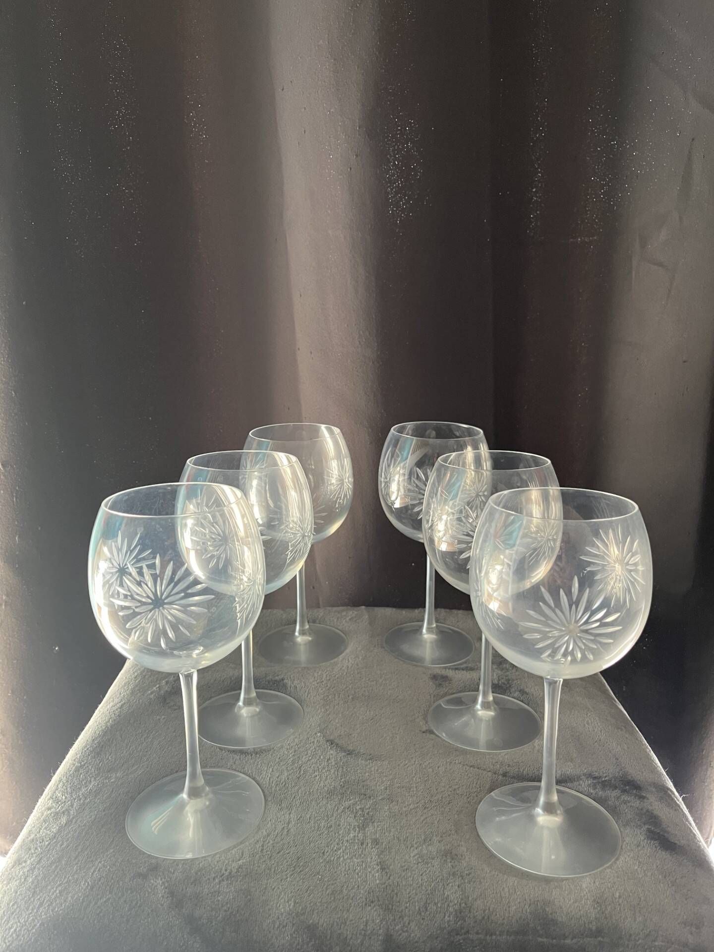 Set of 6 balloon wine glasses in engraved crystal with satin stems - 1980s/90s