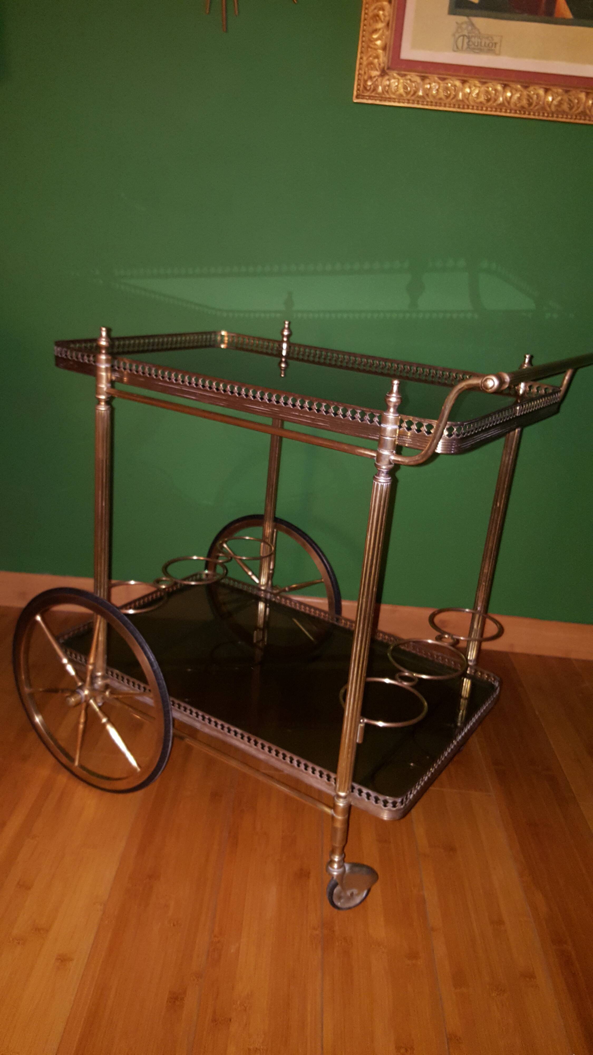 Rolling trolley with wheels