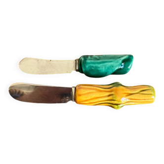 2 slipware knives