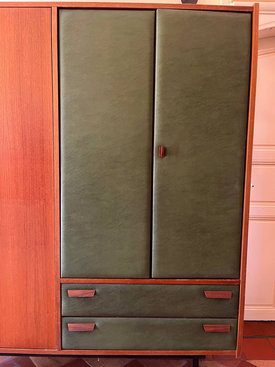 Regy edition wardrobe