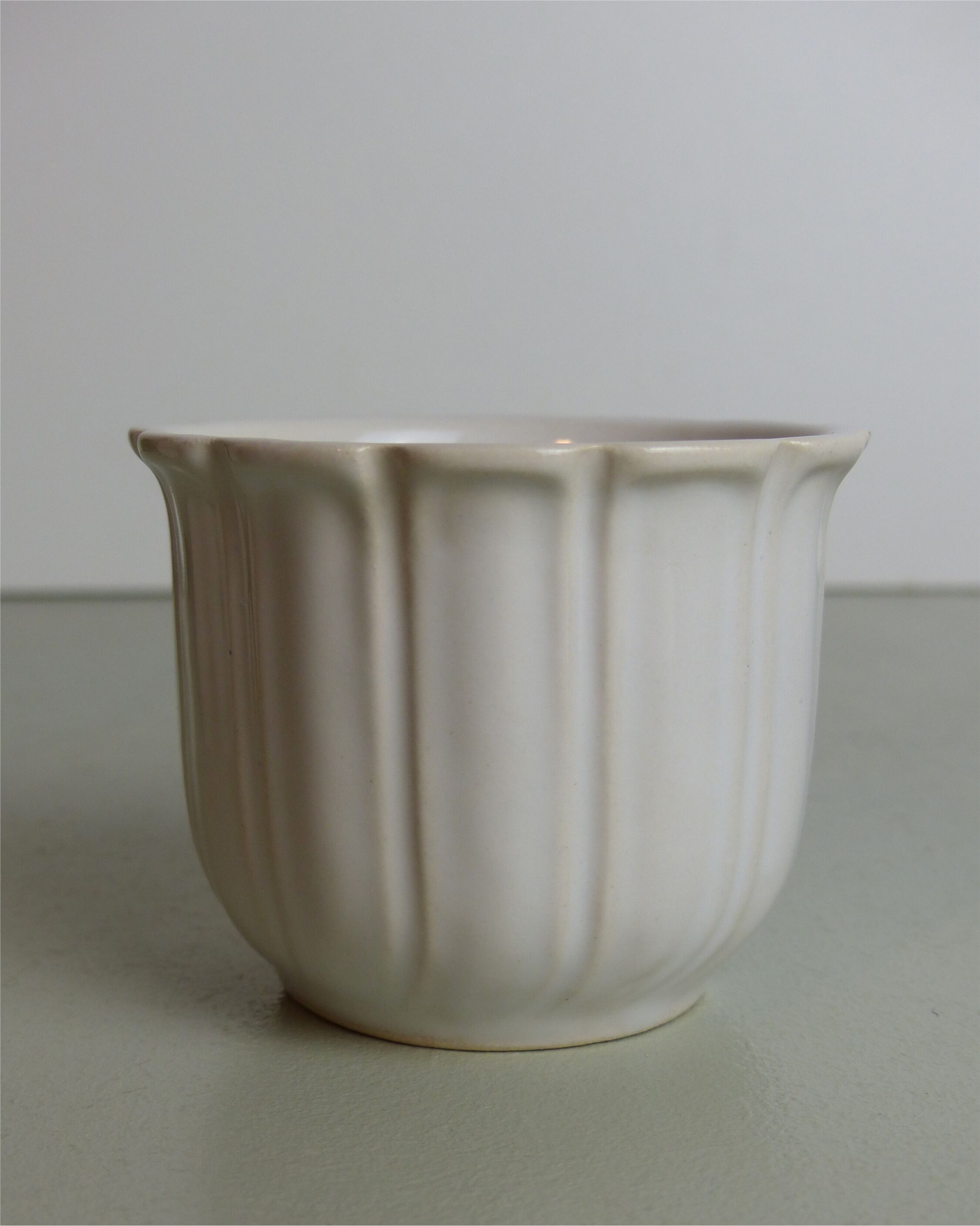 Set of 4 white ceramic cups