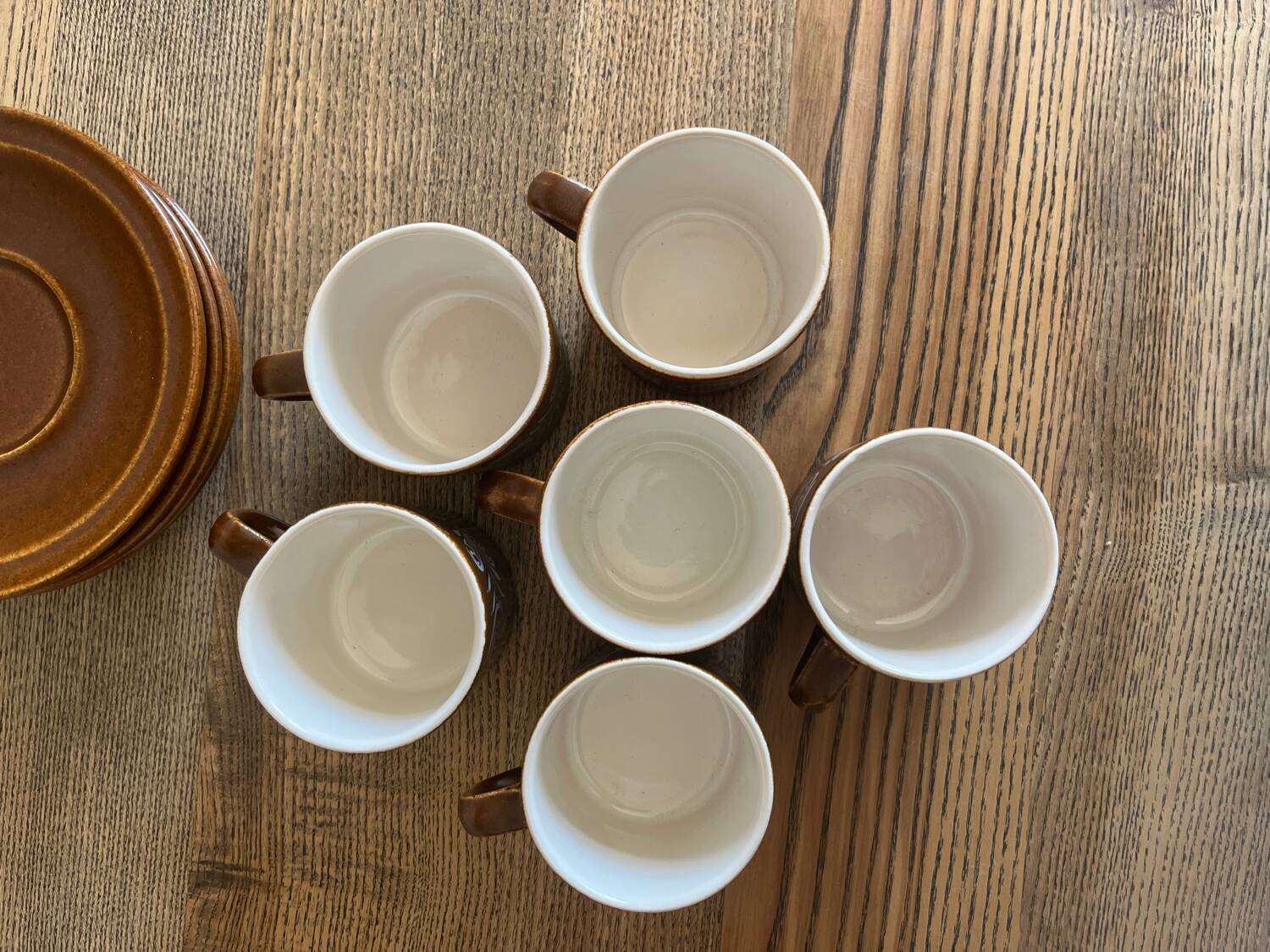 Vintage coffee service in brown stoneware from the 1970s.