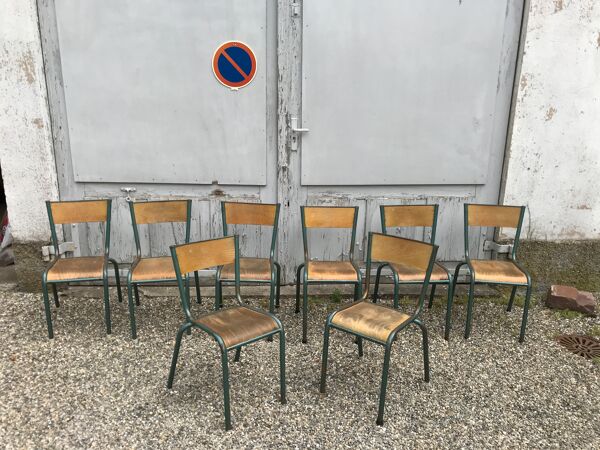 Série de 8 anciennes chaises d'écoles vintage