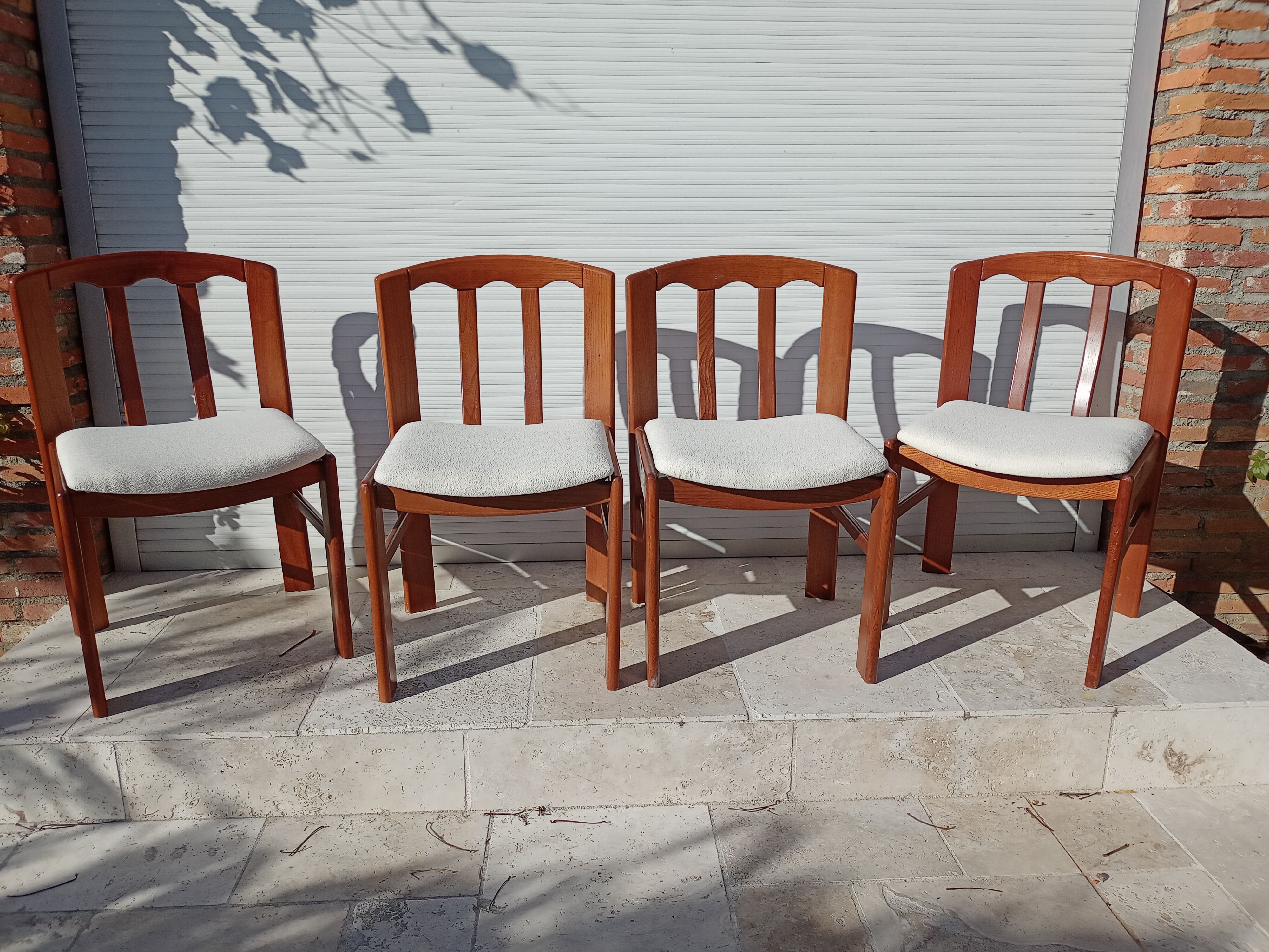 4 Chaises design Scandinave tissu bouclettes