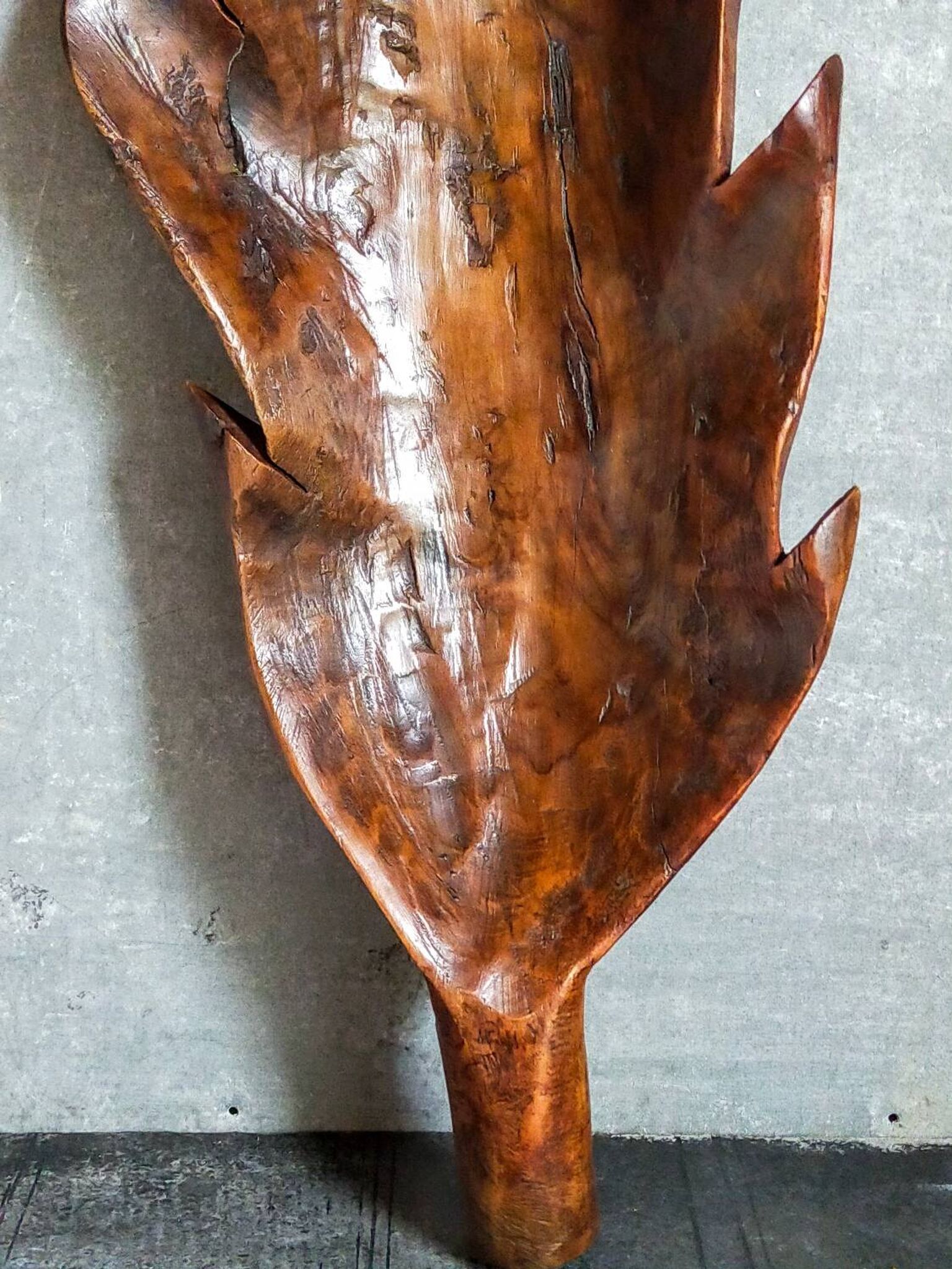 Coupe feuille en bois massif sculptée XXL ancienne
