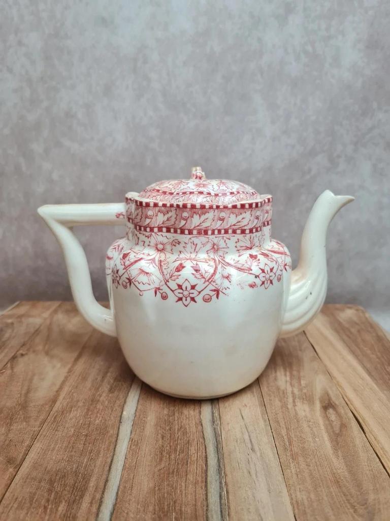 English teapot Wileman Foley Shelley RN148962 Dolly Varden red decoration