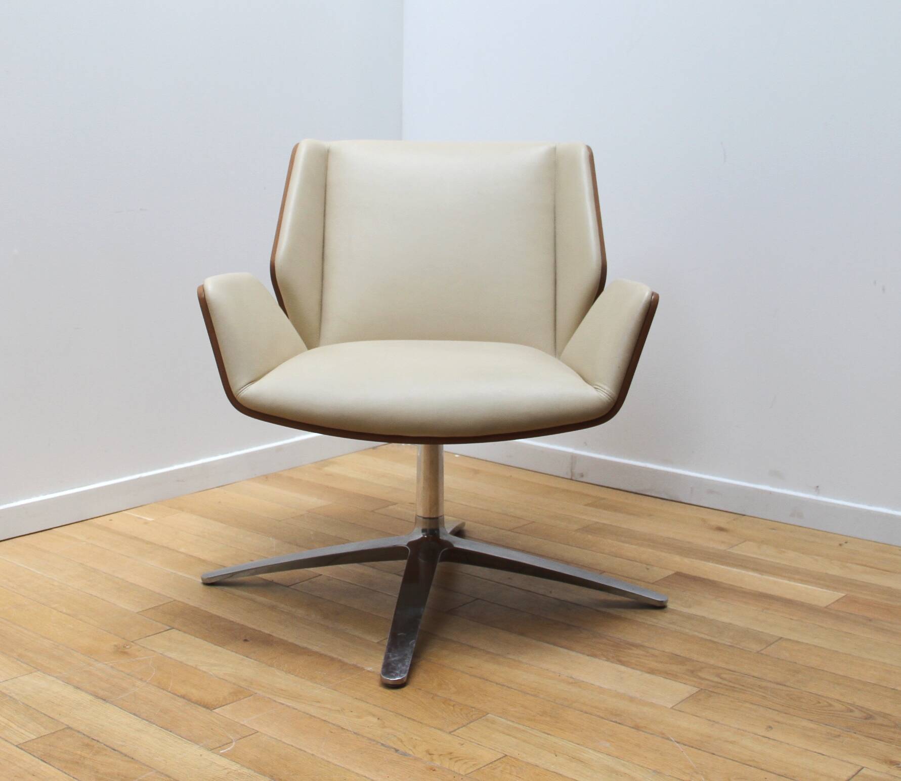 Kruze visitor armchair, Boss Design