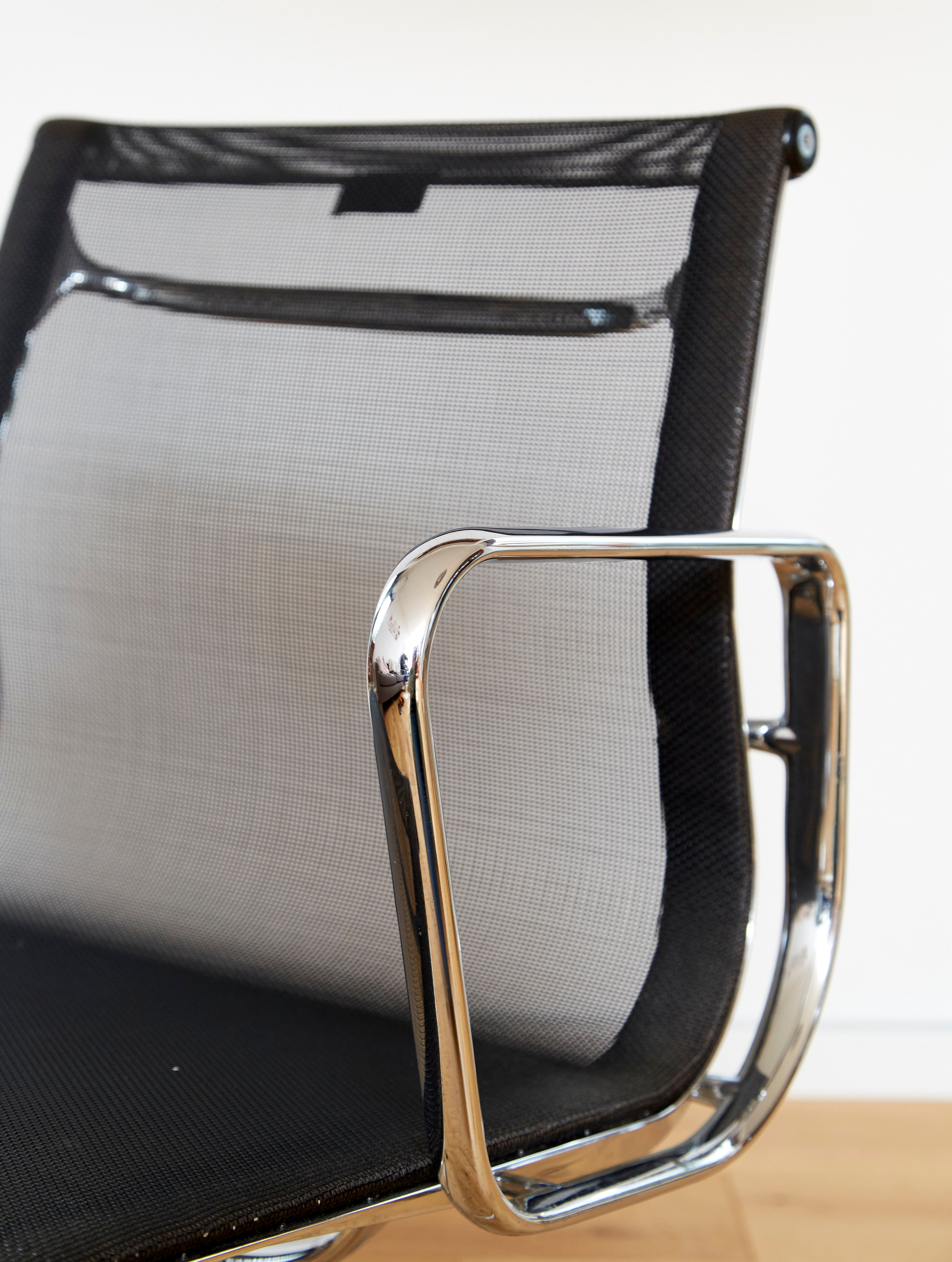 EA 108 Swivel Chair by Charles & Ray Eames for Vitra