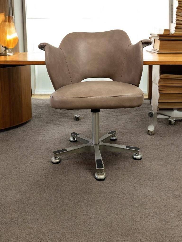 Vintage taupe lounge chair / office chair with chrome frame