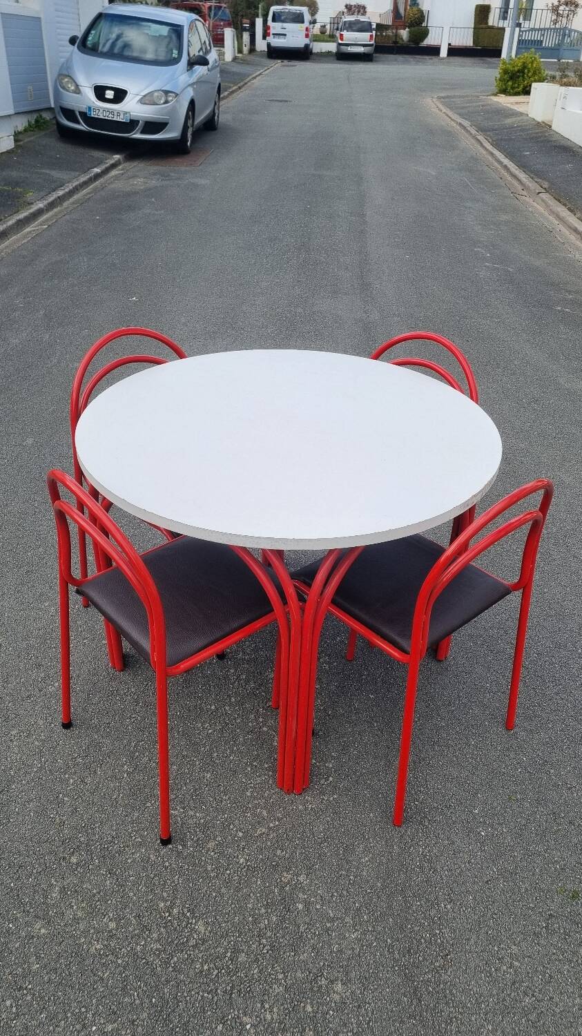 Vintage table and 6 chairs set
