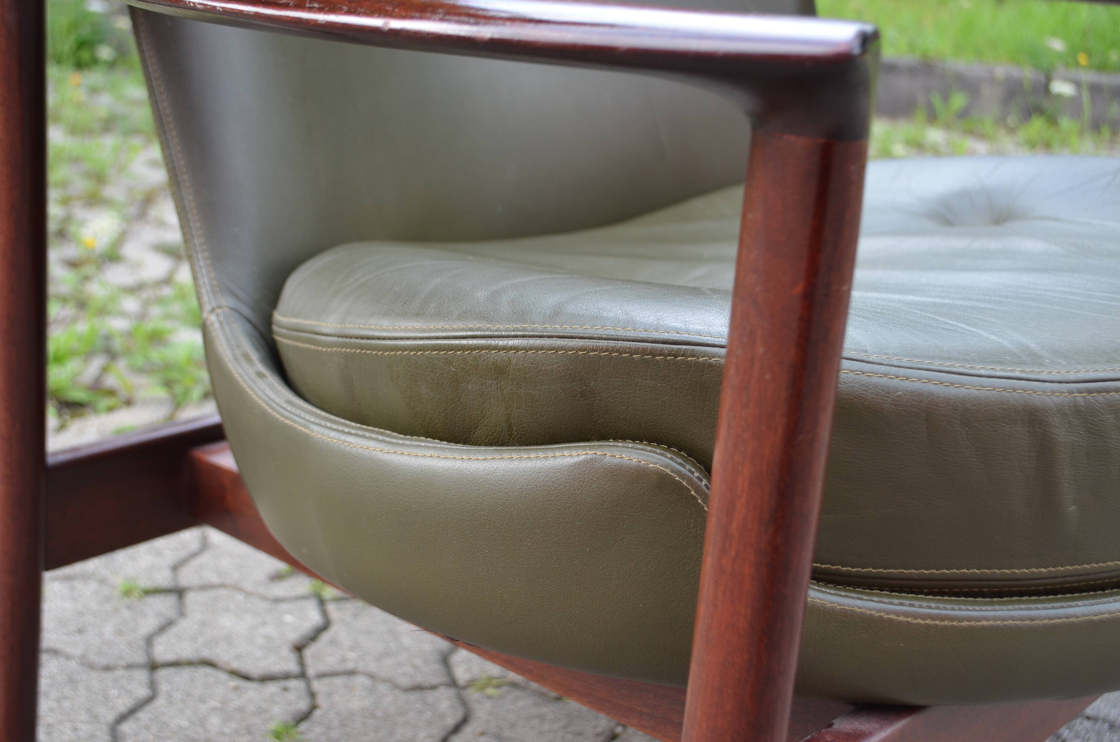 Ib Kofod Larsen for Fröscher Sitform olive leather Lounge Chair
