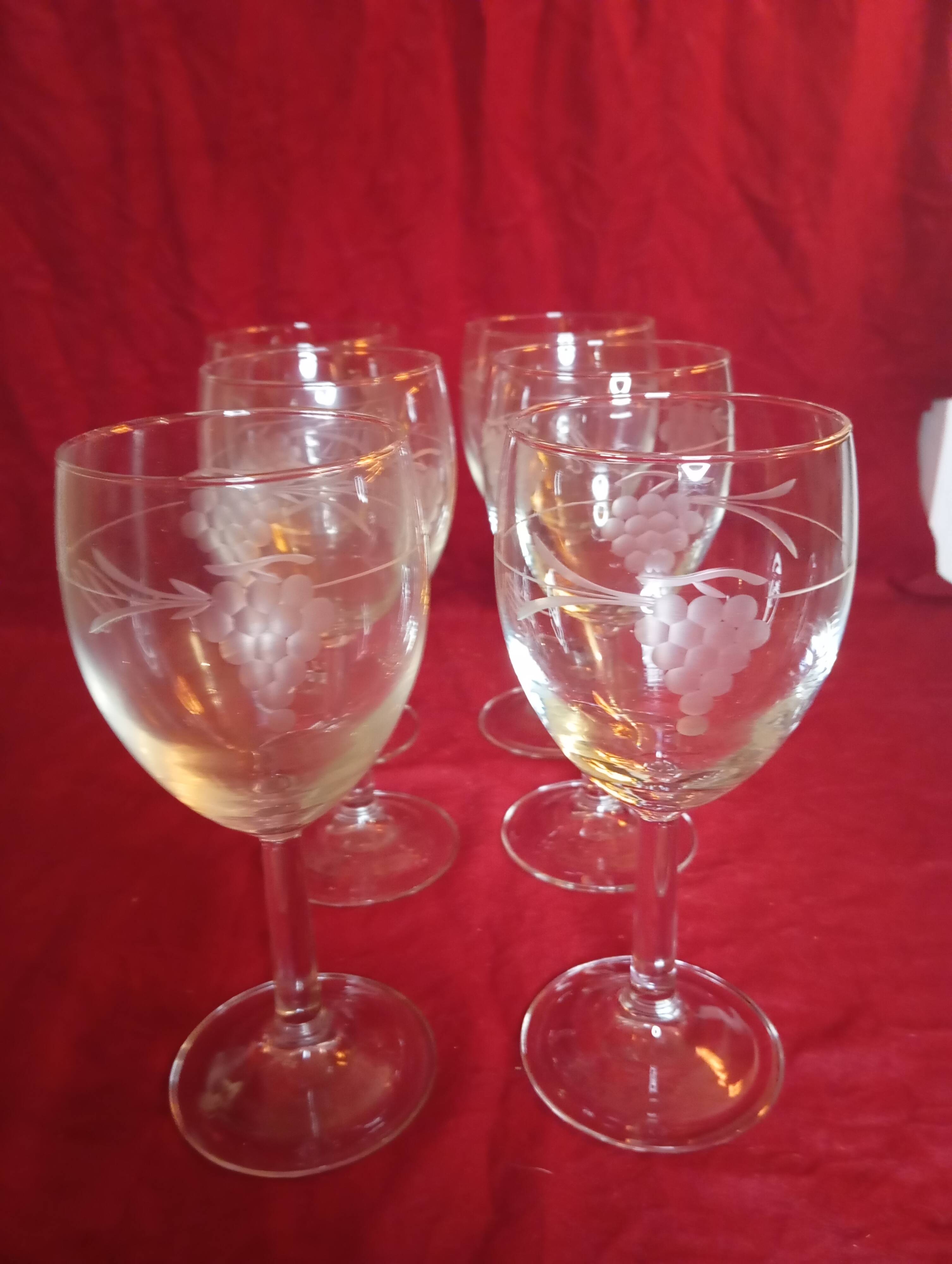 6 engraved water glasses with bunch of grapes