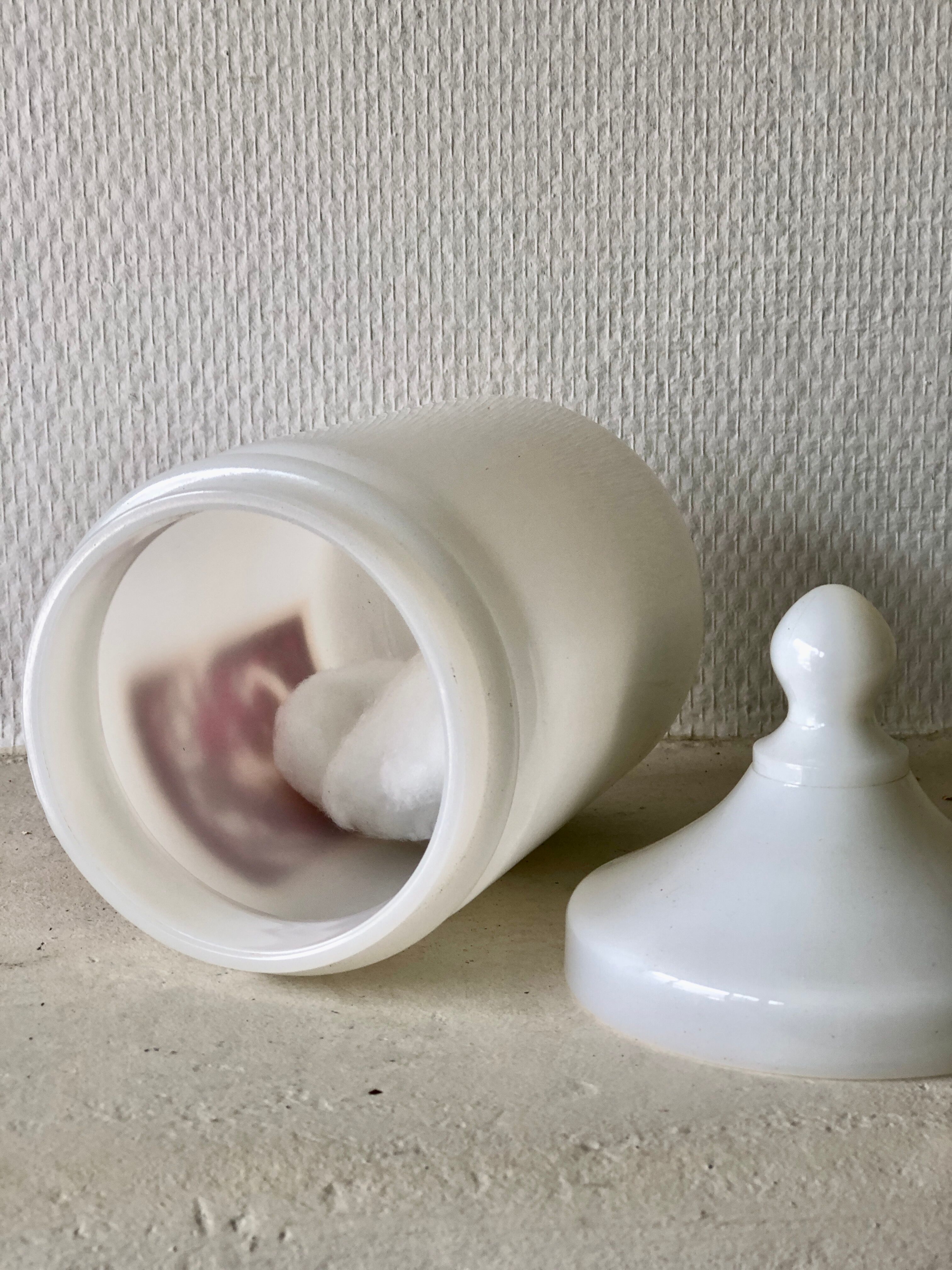 Opaline pot for the bathroom