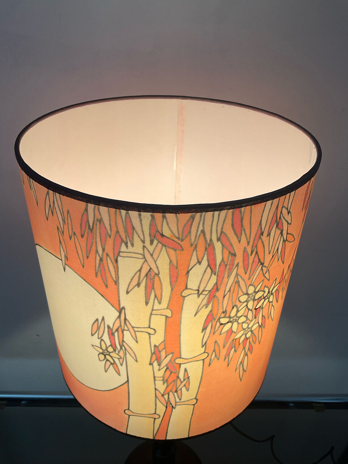 Vintage lamp in wood and silk