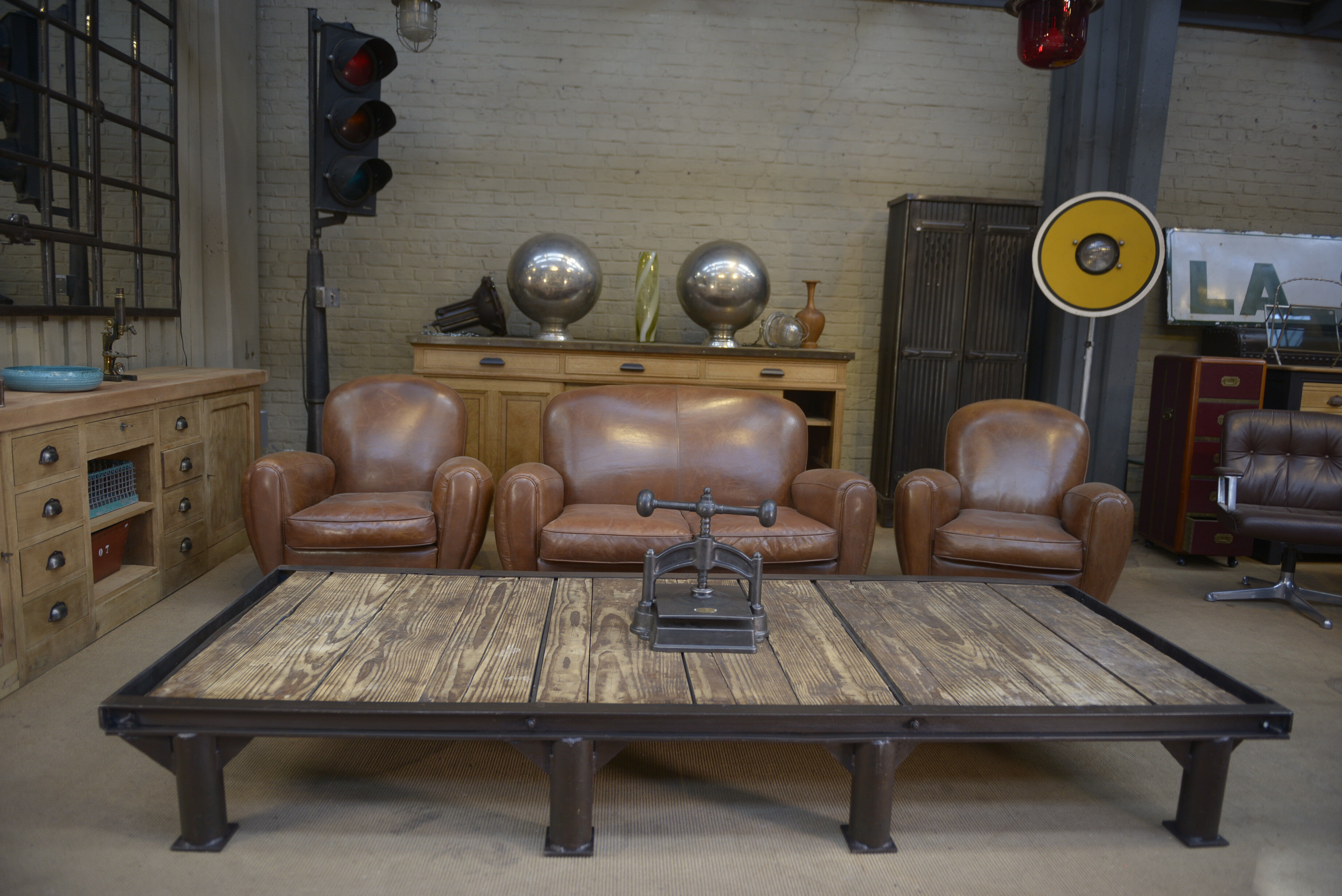 Table basse industrielle en métal et sapin 1950
