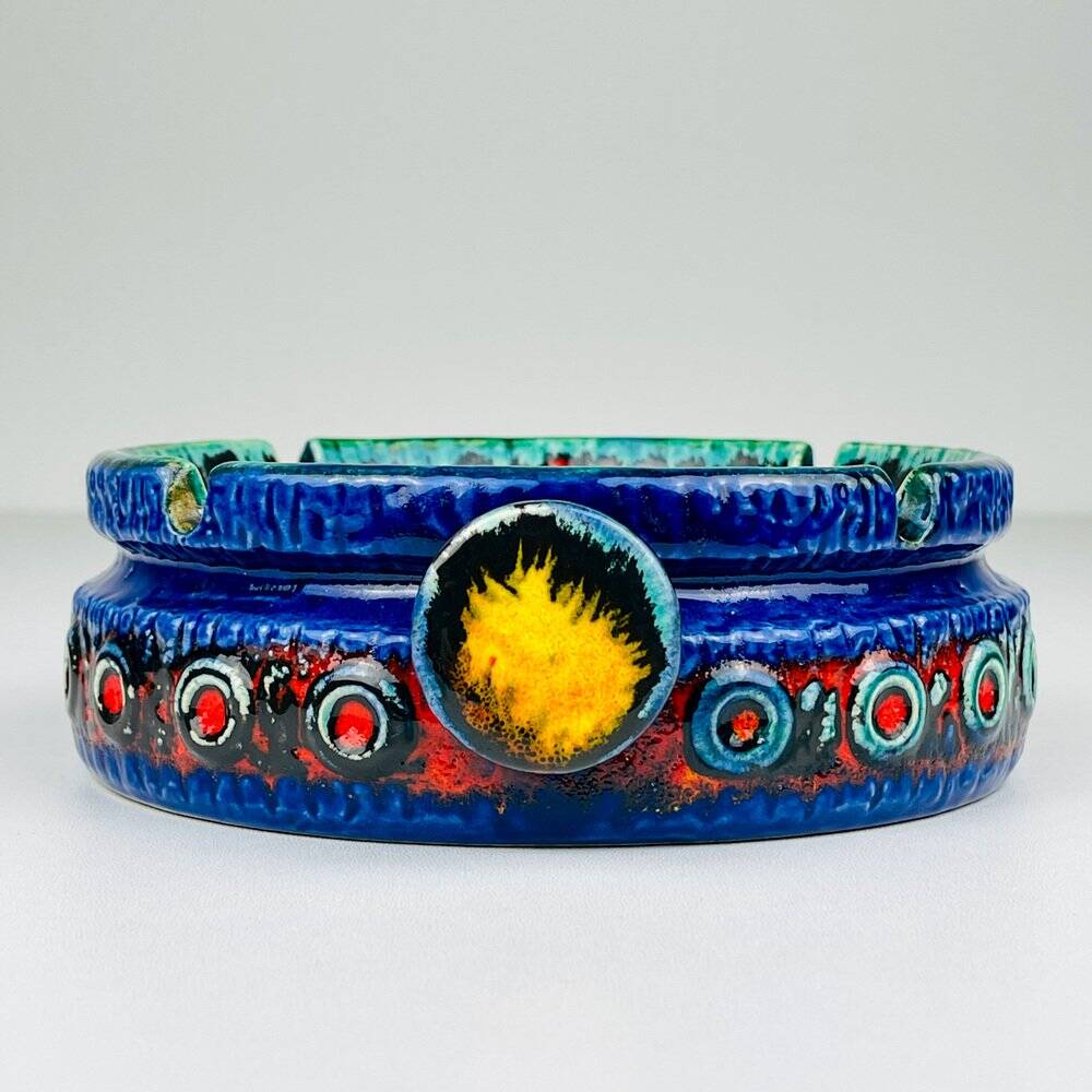 Relief Series Saturn ashtray in ceramic attributed to Dümler & Breiden, West Germany, 1970s.