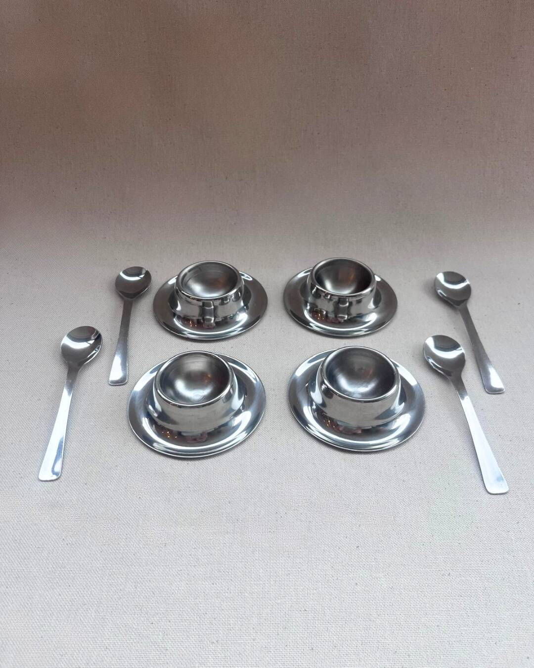 Coquetiers et cuillères