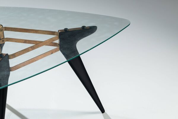 Table basse triangulaire dans le style d'Alfred Hendrickx