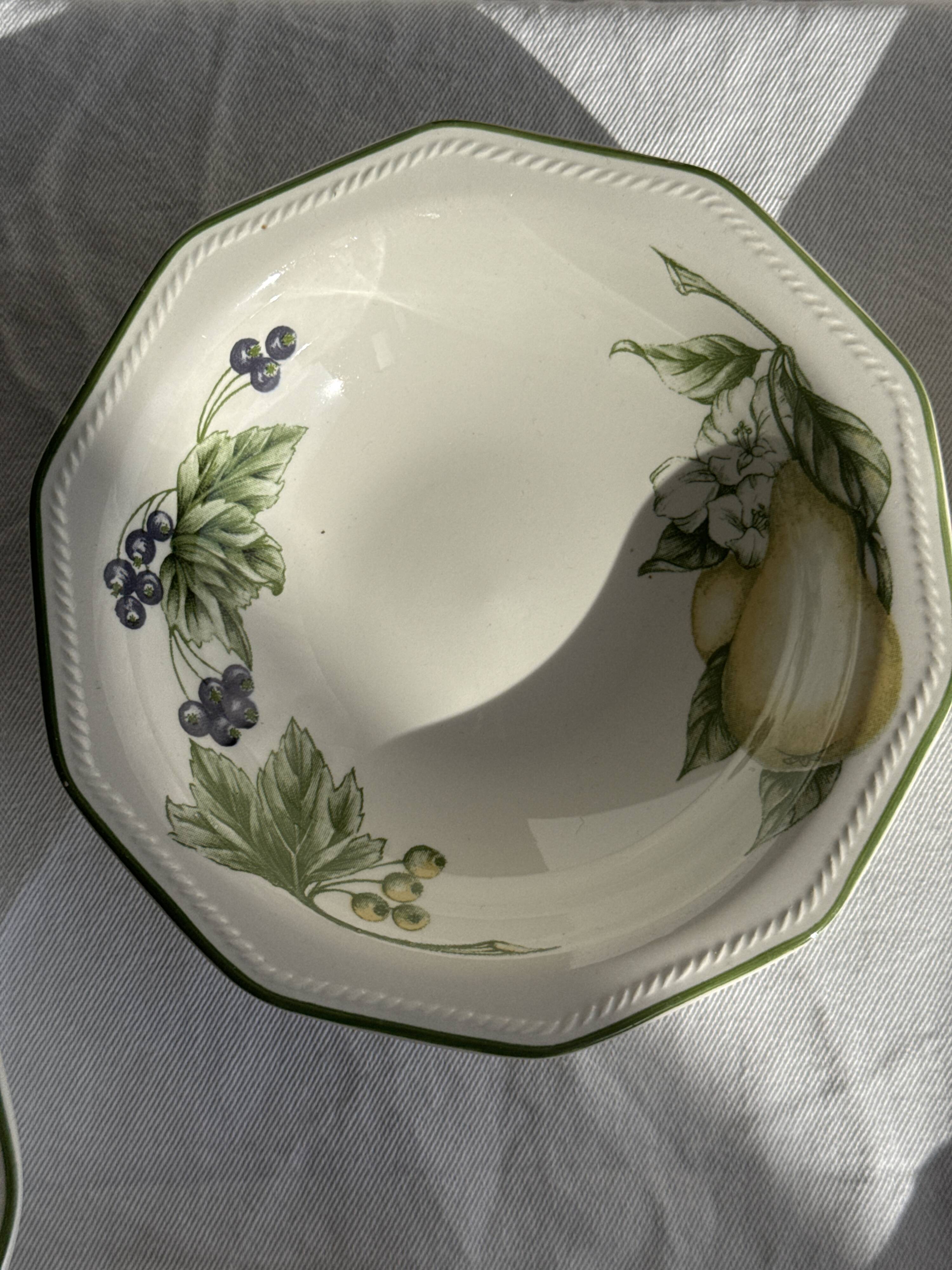 Set of 11 fruit-patterned bowls The Chartwell Collection England D17