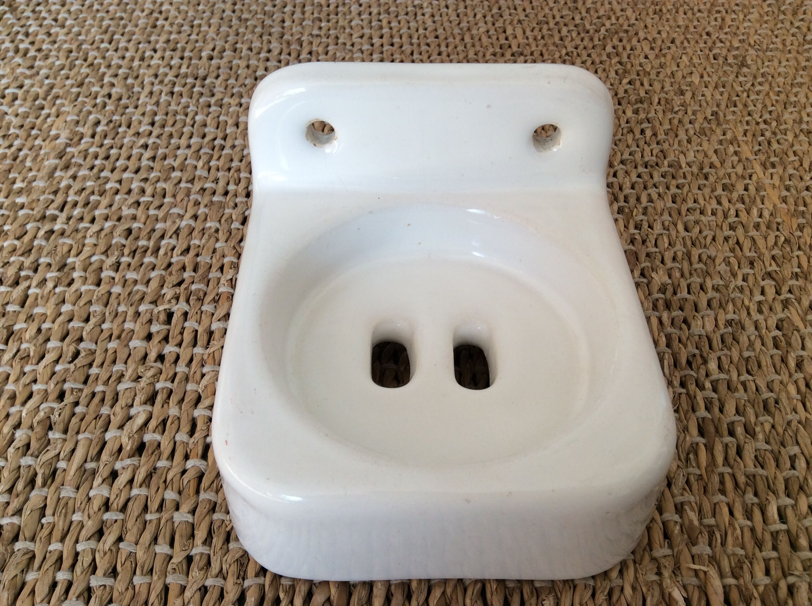 Porcelain soap dish