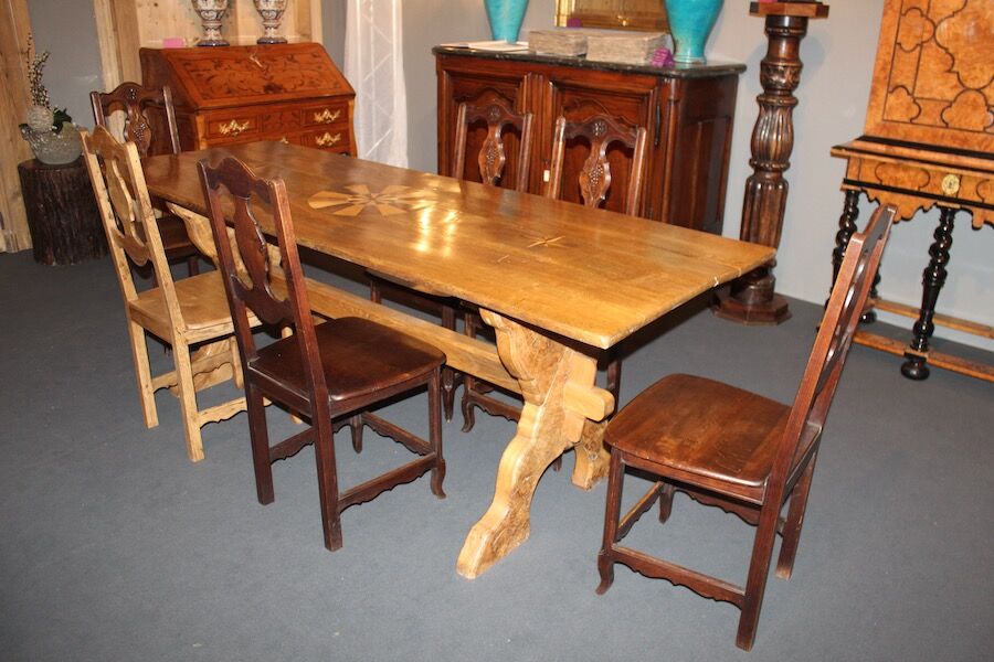 Table foot in x, top branded rosace and rose of winds