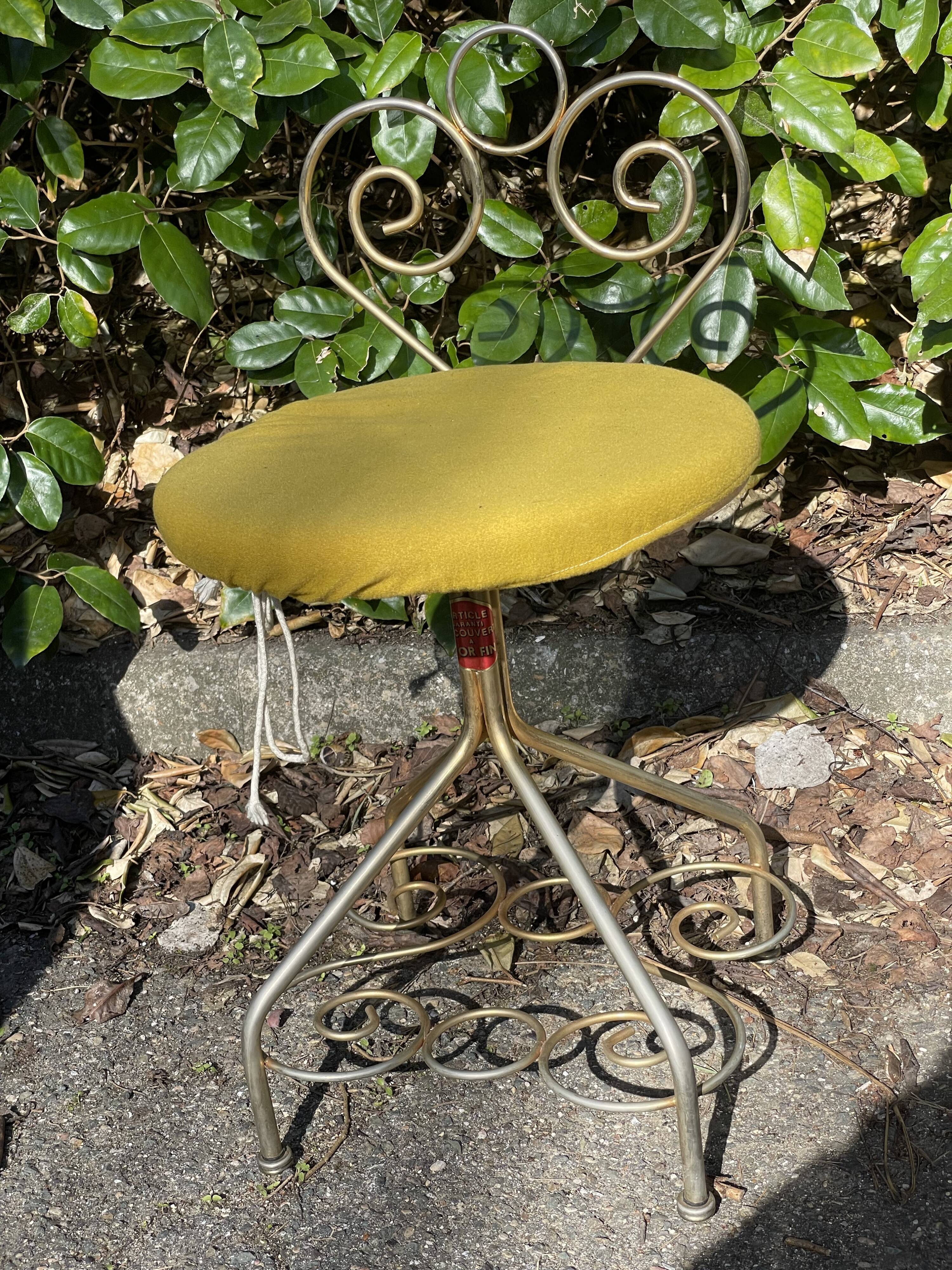 Small chamber chair in gold gold fine metal