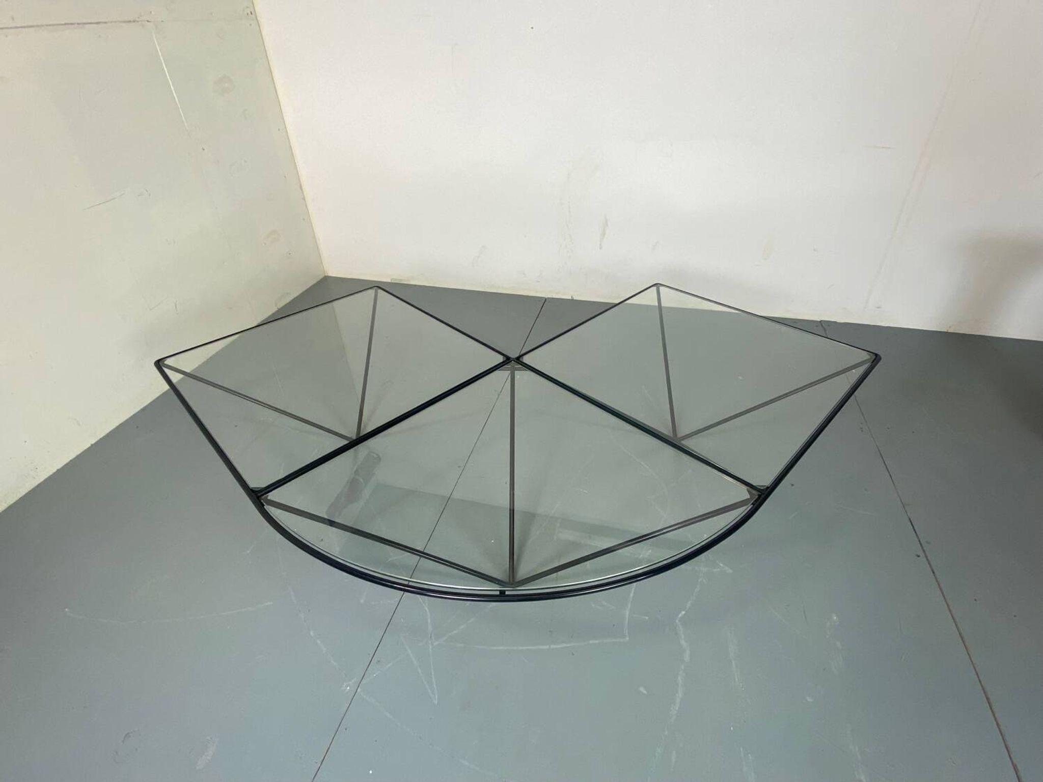 Table Basse Moderniste Furtive en Acier et Verre, Italie, années 1980
