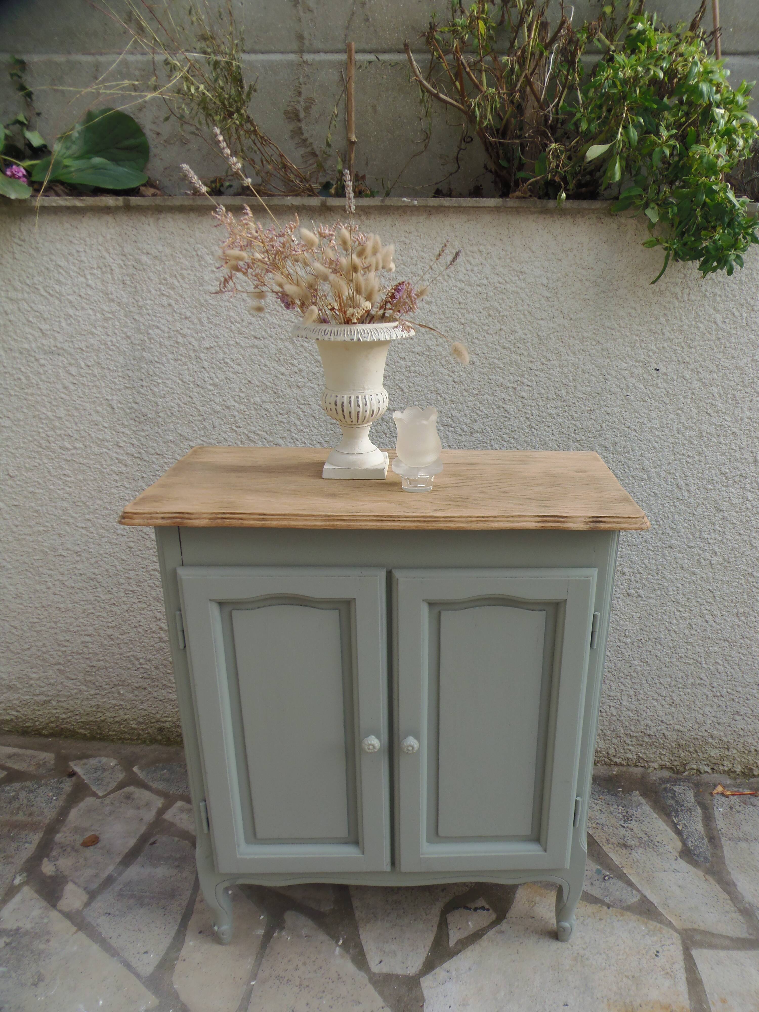 Small vintage piece of furniture with a shallow depth, re-enchanted in grey-green.