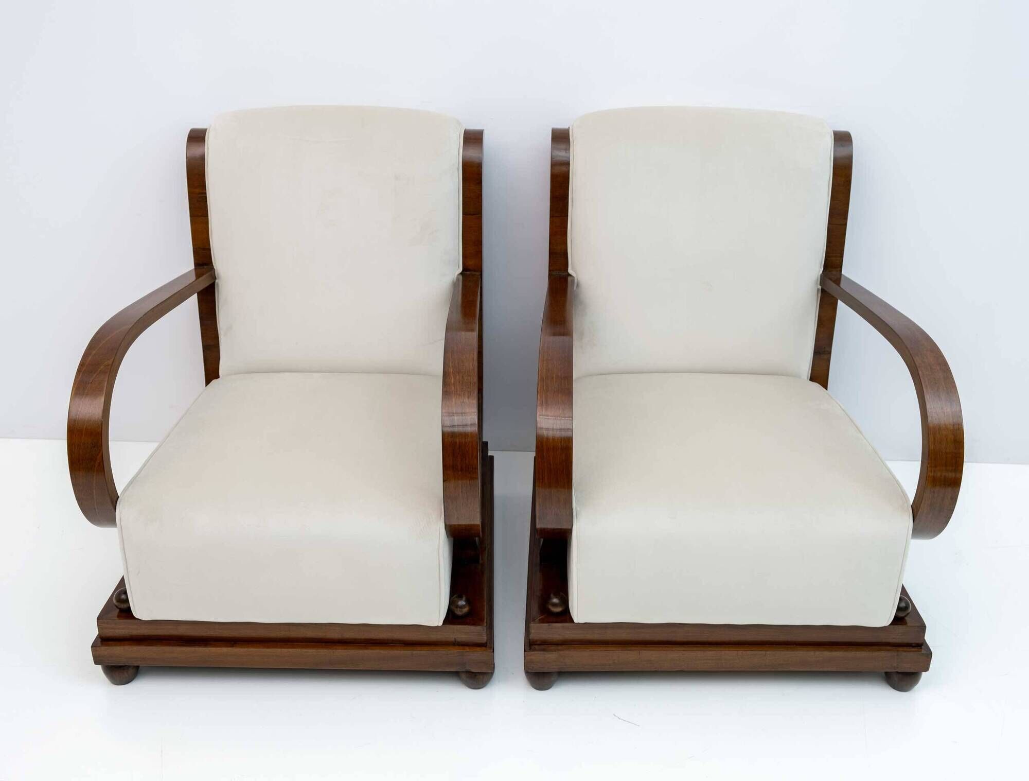 Pair of Art Dèco Italian Walnut and Velvet Armchairs and Two Ottomans, 1920