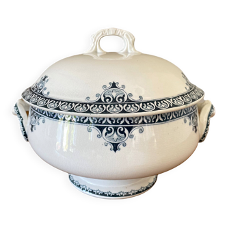 Antique soup tureen in Saint-Amand earthenware (Nord)