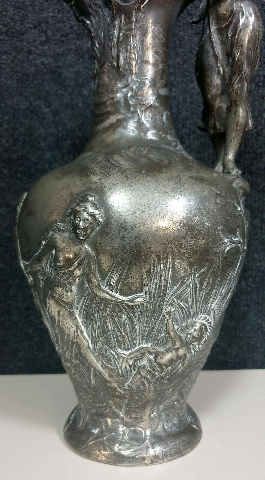 Verseuse époque Art Nouveau en étain a patine argentée