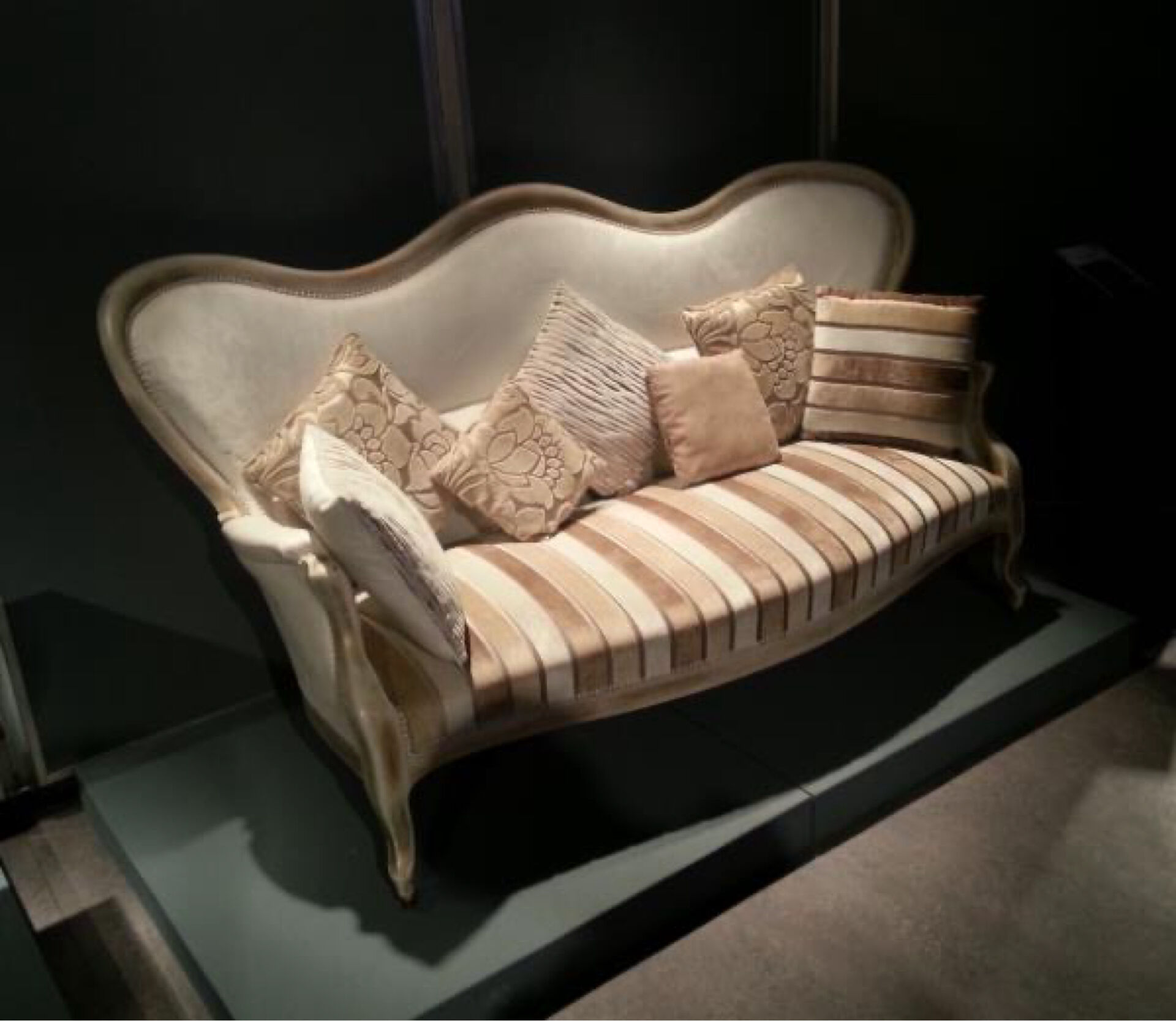 Louis-Philippe canapé with 3 cushions