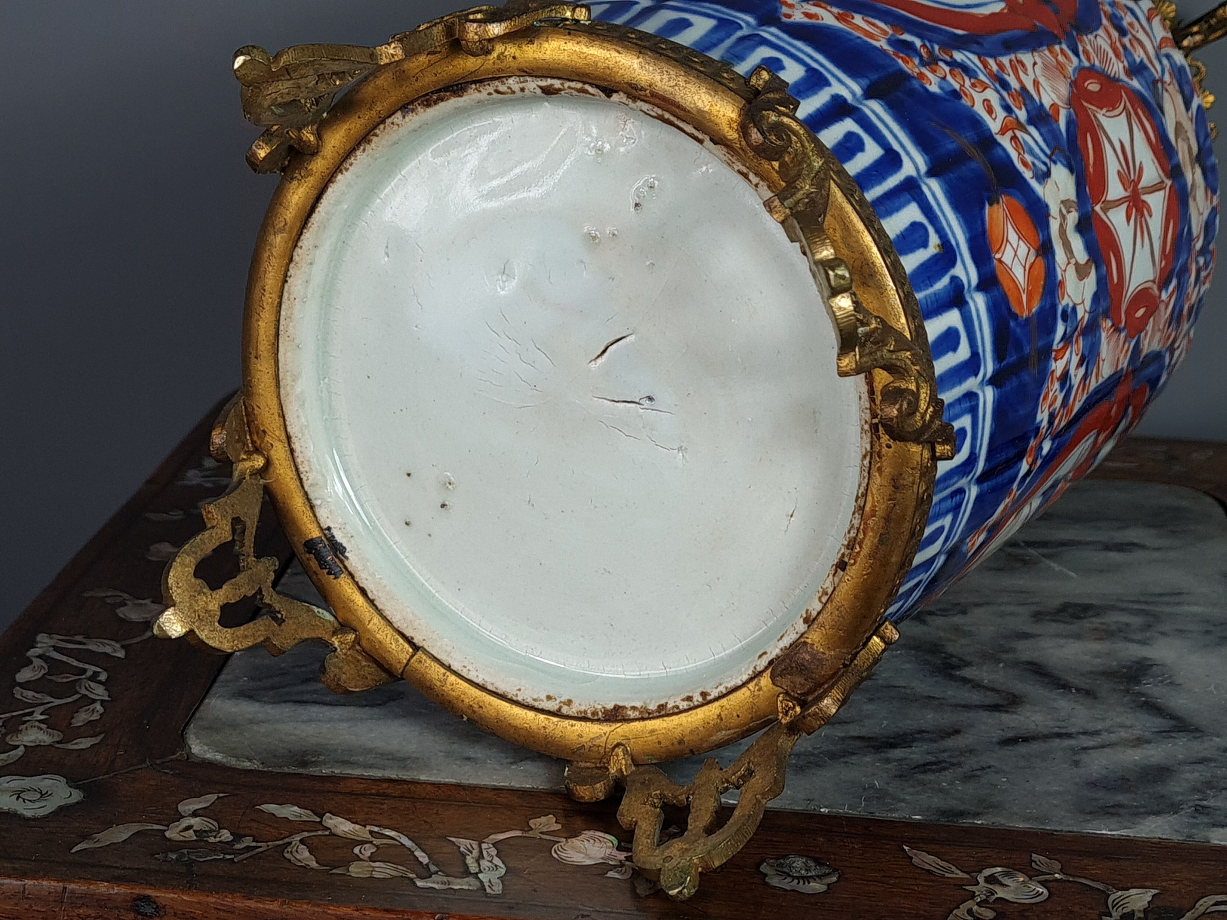 Porcelain vase Imari gilded brass frame Japan 1850-1900.  SB
