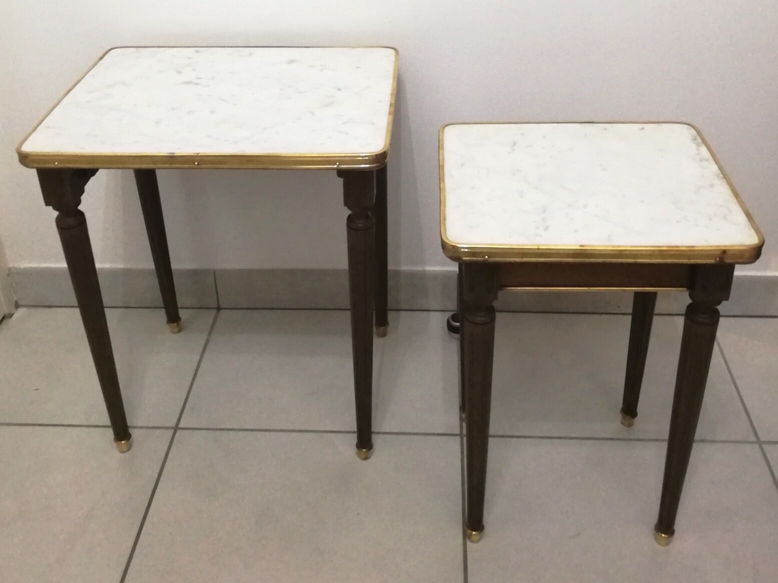 Pull-out tables on marble