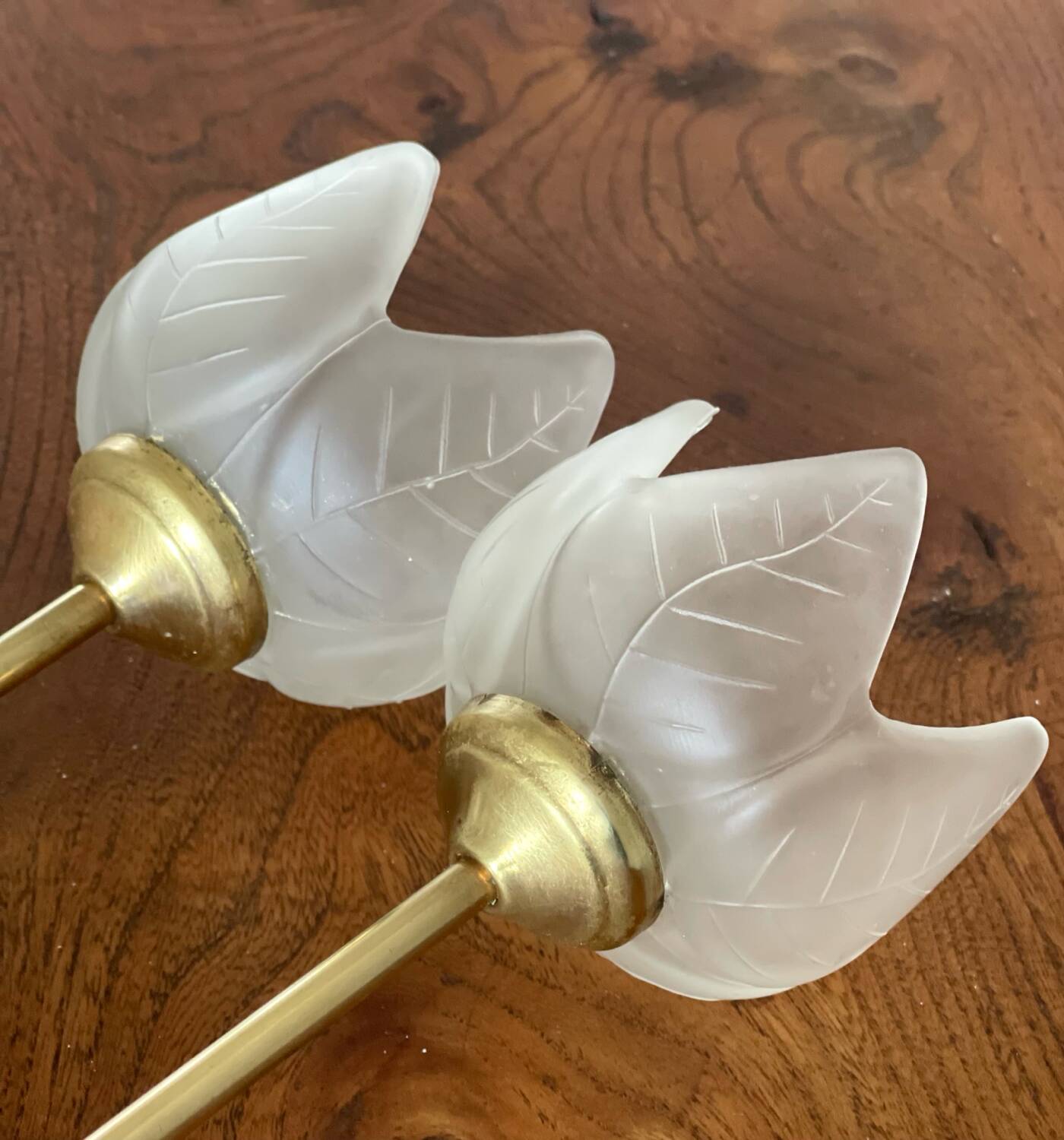 Pair of tulip-shaped candle holders in frosted glass and brass.