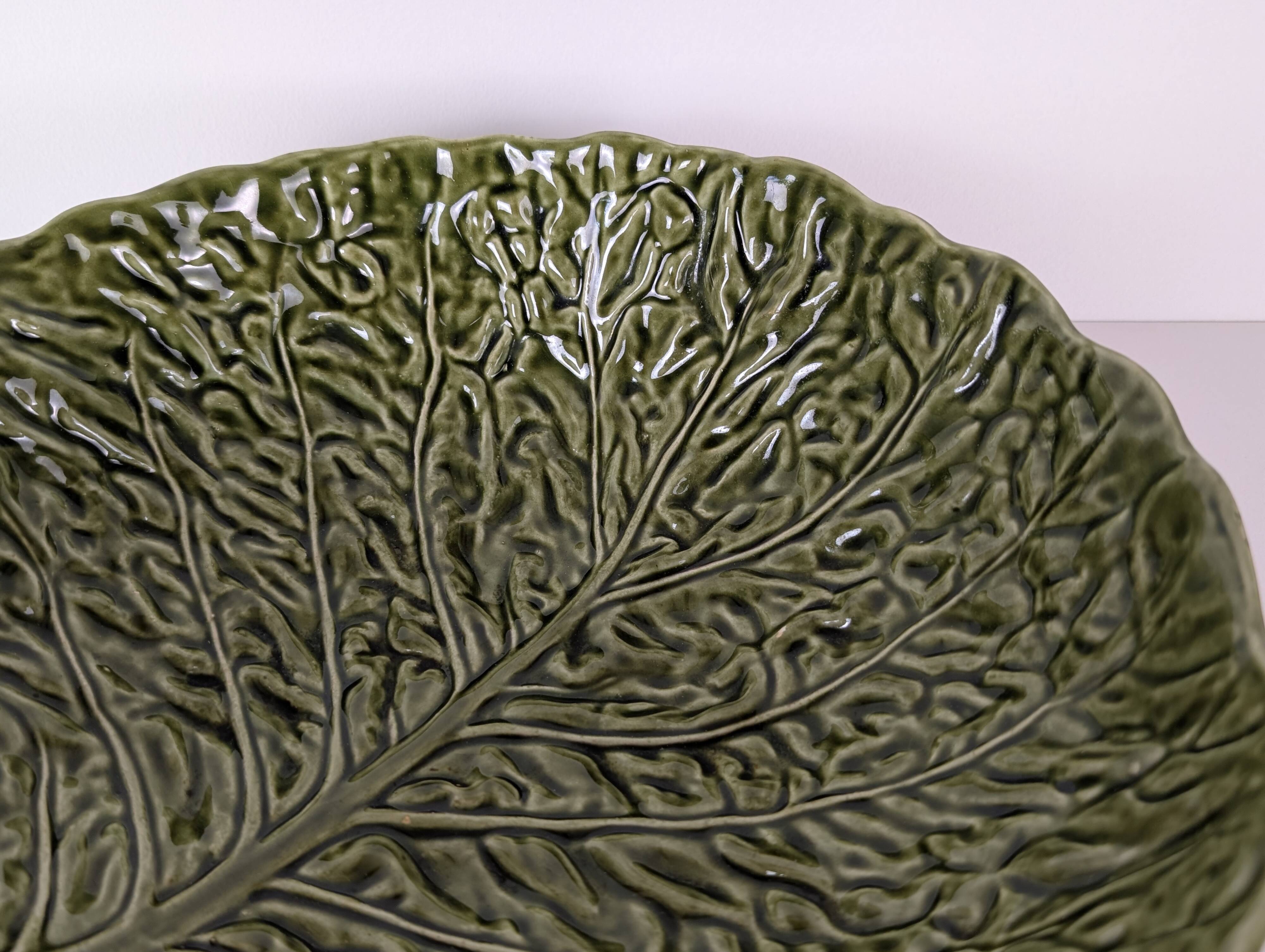 Cabbage leaf salad bowl