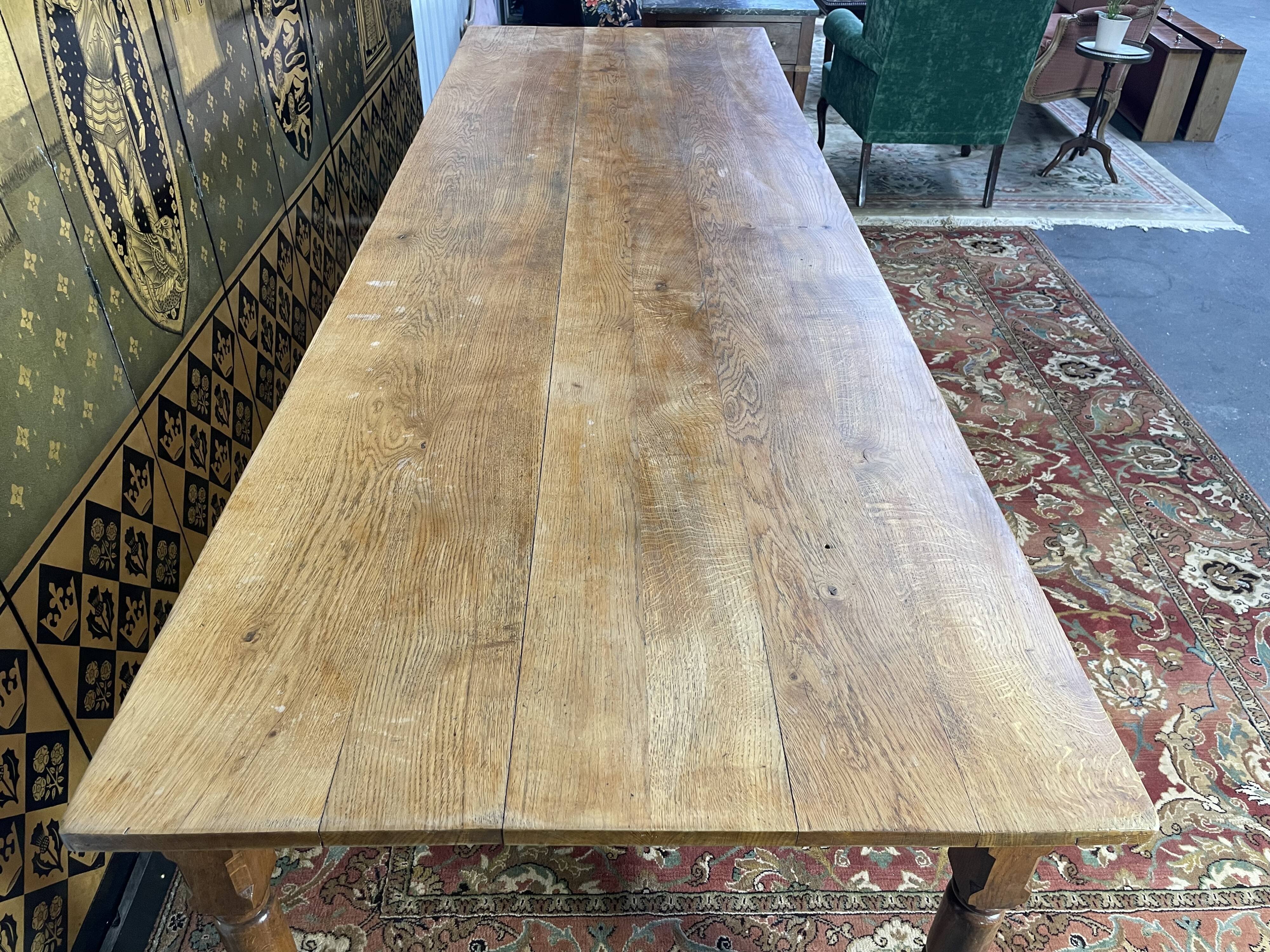 Farmhouse table with 5 legs Louis Philippe