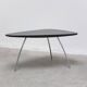 Table basse libre forme rare par Mauser Werke, années 1950.