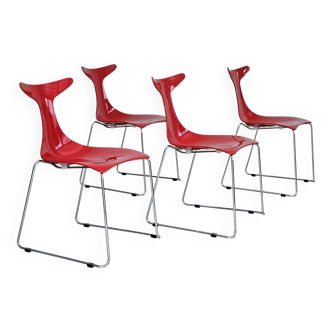 Années 1990, design italien de Gino Carollo, suite de 4 chaises, modèle "Delfy", état d'origine.